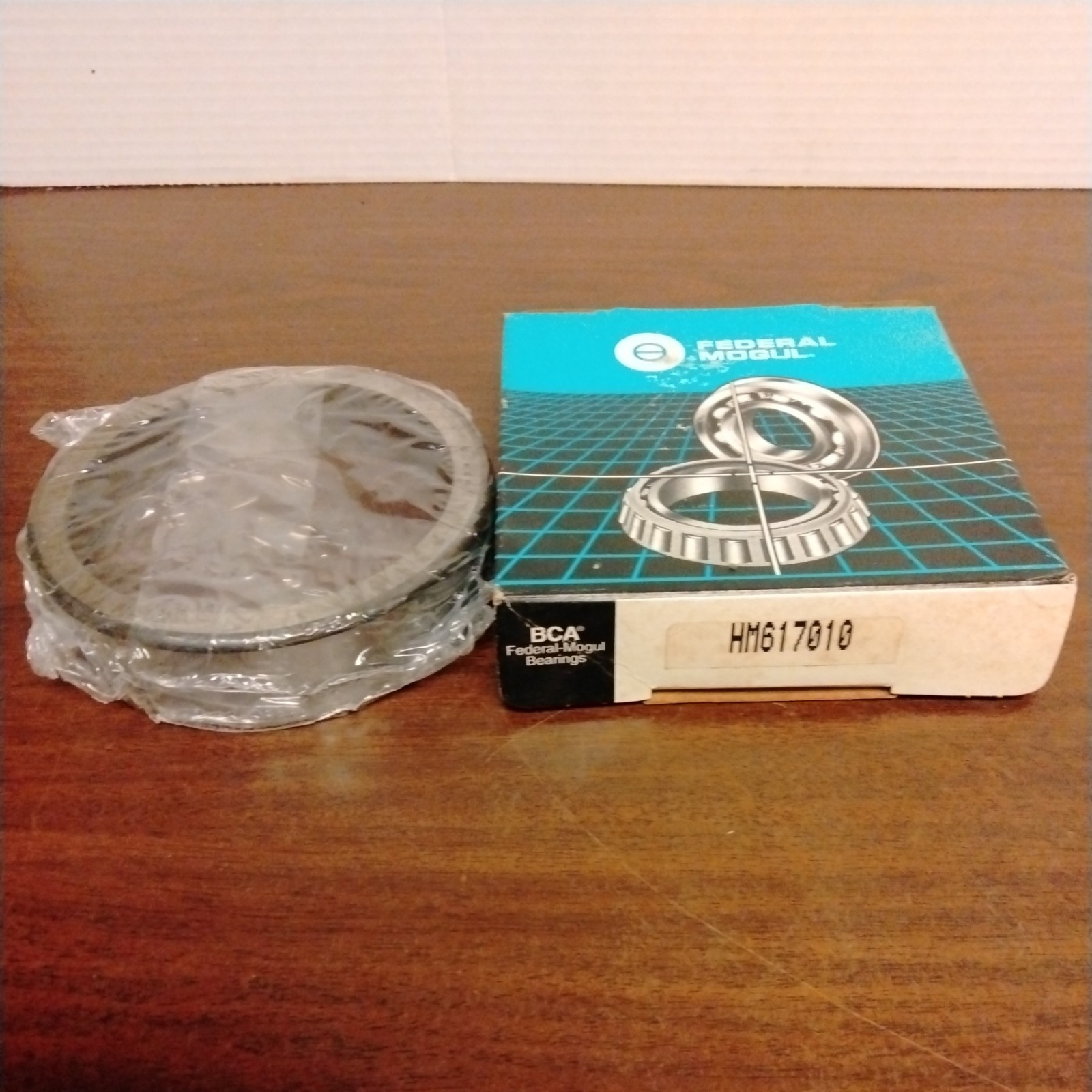 *Federal Mogul BCA HM617010 Tapered Roller Bearing Cup NOS