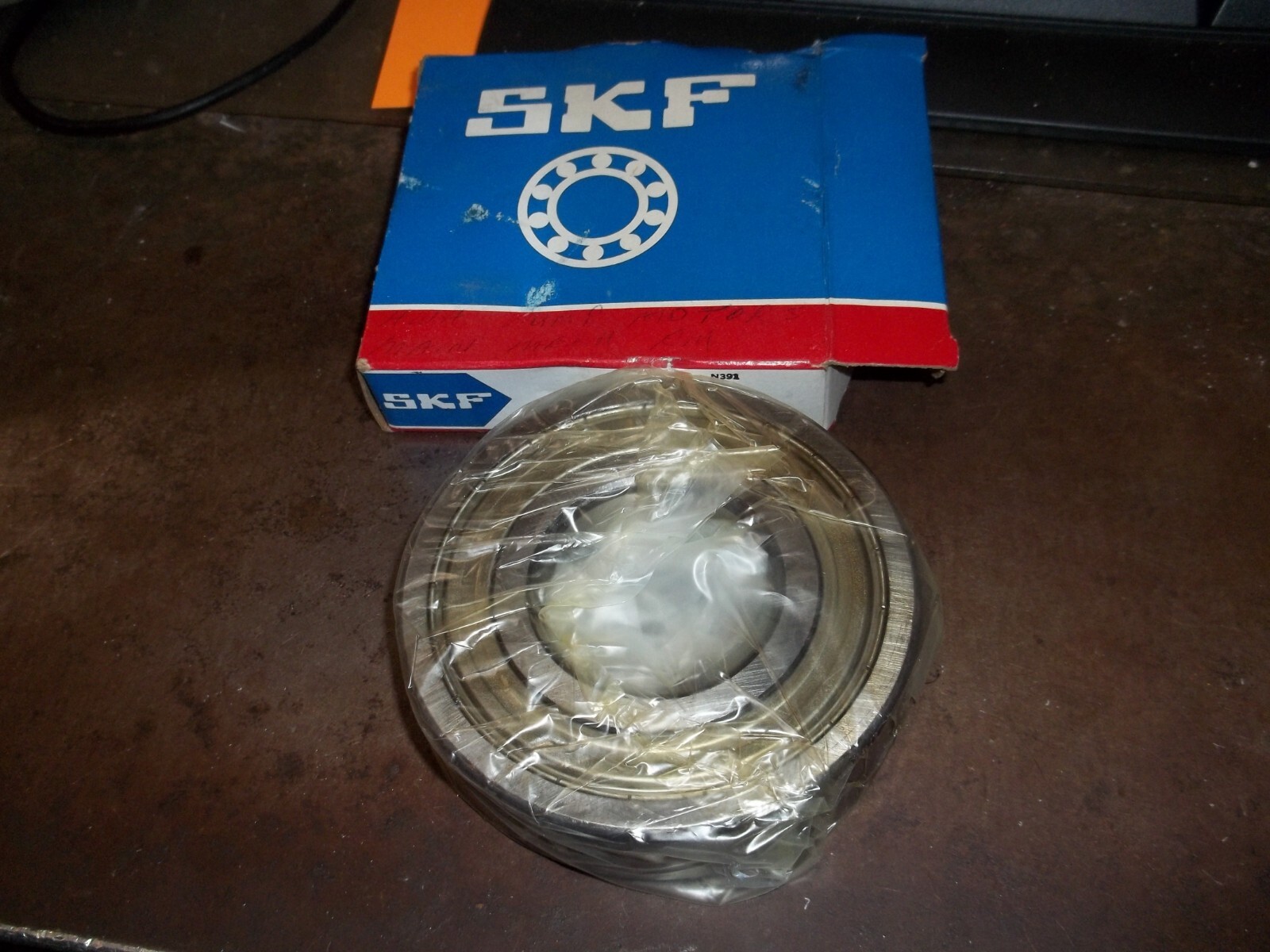 NIB SKF 6309-2ZJEM 6309-2Z/C3HT51 BEARING (208-1)