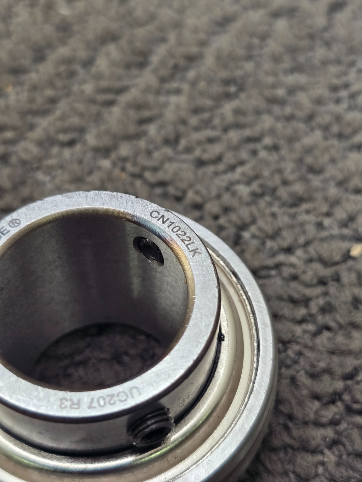 Maple Ace UC207-R3 Insert Bearing Triple-Lip Seal with Set Screws 1-5/16″ Bore
