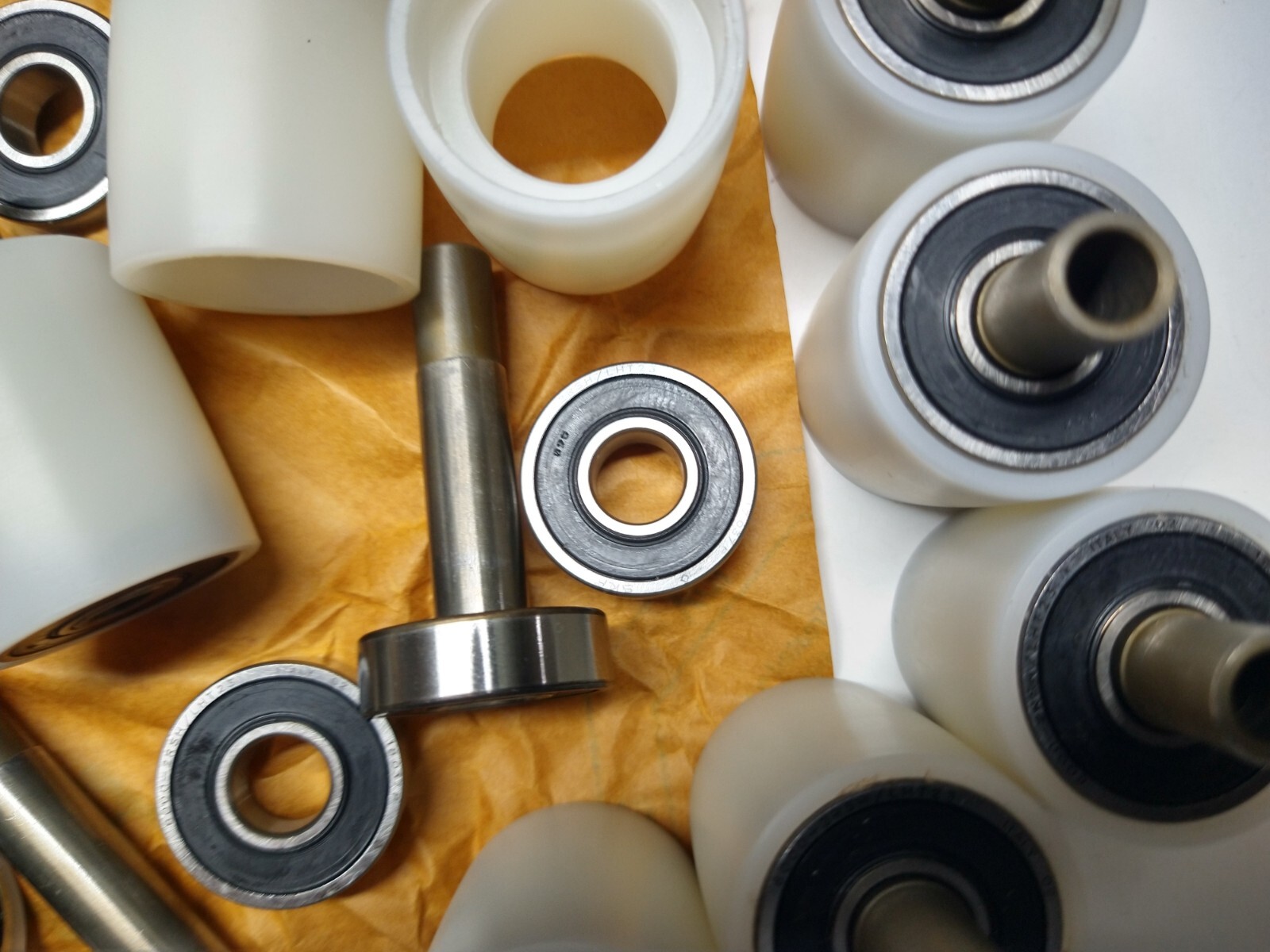 48 Lot 6000-2RSH C3 SKF Rubber Seal Ball Bearing 10x26x8 (mm) w Roller Assembly