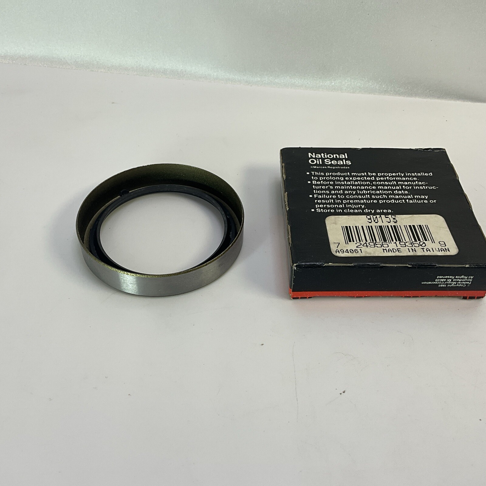 National Federal-Mogul Oil Seals 9015S NOS