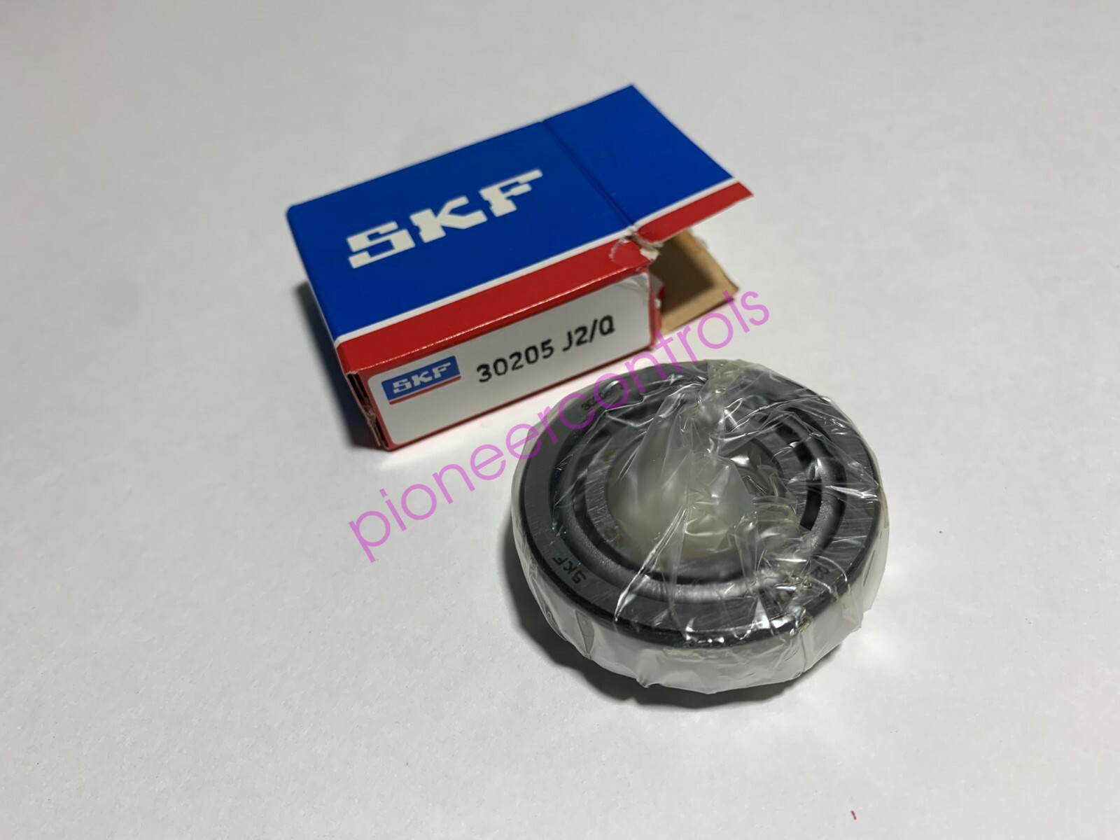 SKF 30205 J2/Q Roller Bearing Metric Tapered NEW!