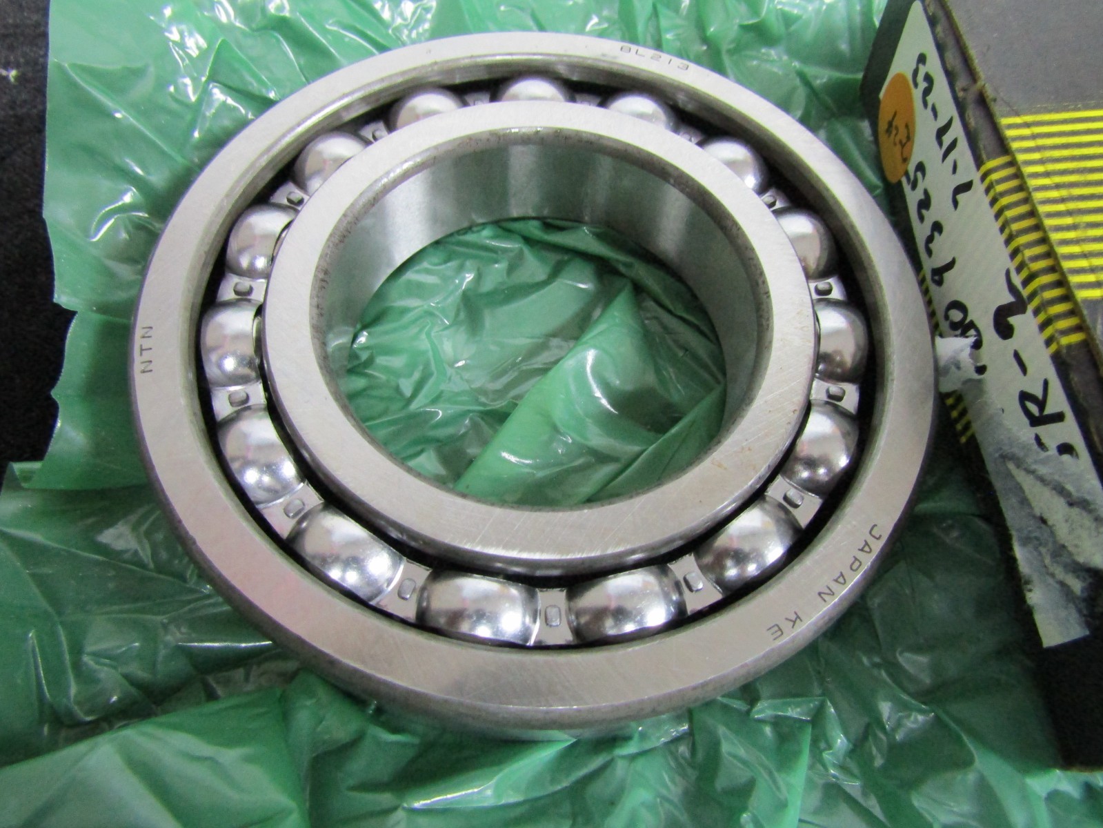 ✌️NEW BOWER BL213 ROLLER BEARING
