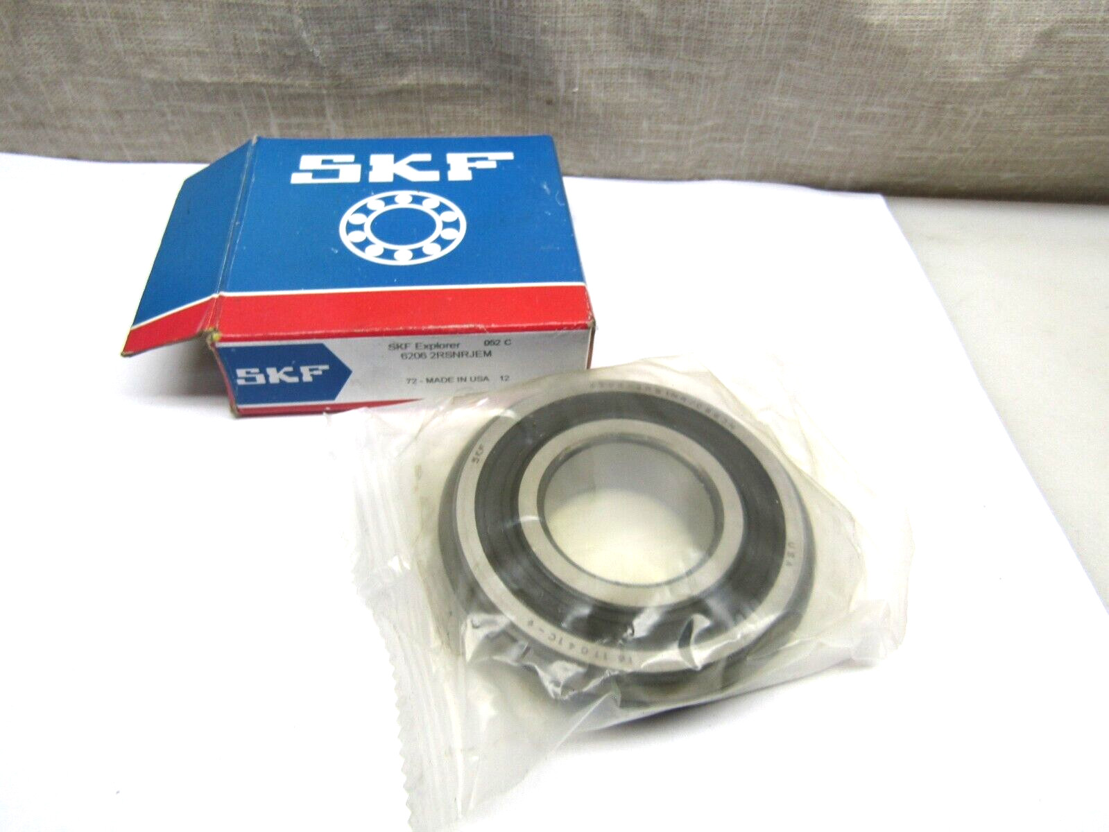 SKF 6206-2RSNR JEM 30mm X 62mm X 16mm Sealed Snap Ring Bearing NIB Made in USA