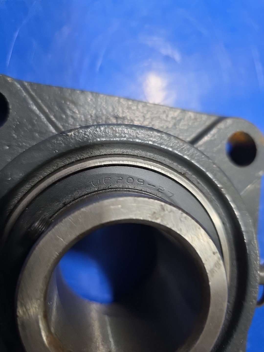 UC209-27 PEER BEARING NEW F209