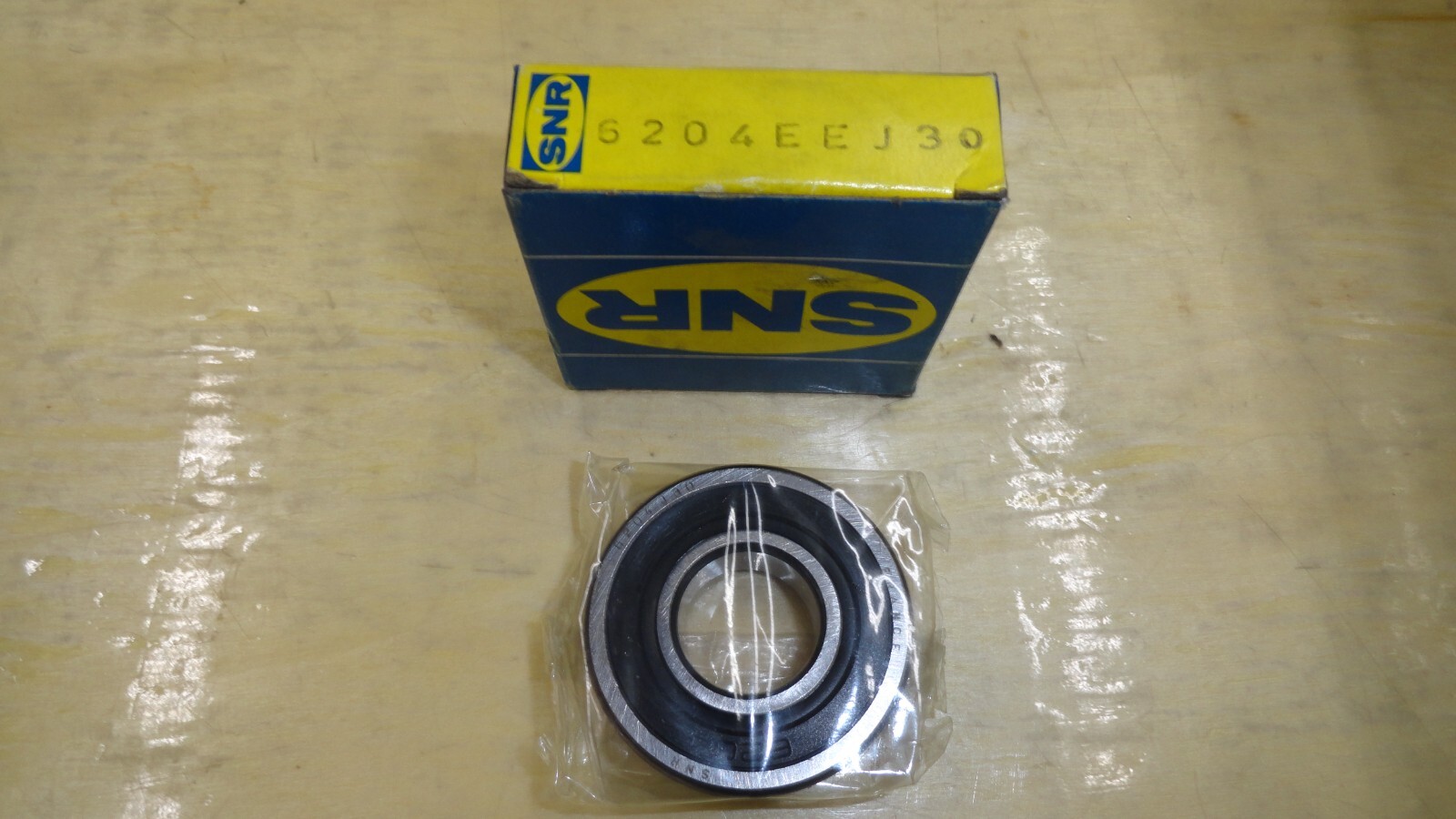 SNR 6204EEJ30 Single Row Ball Bearing