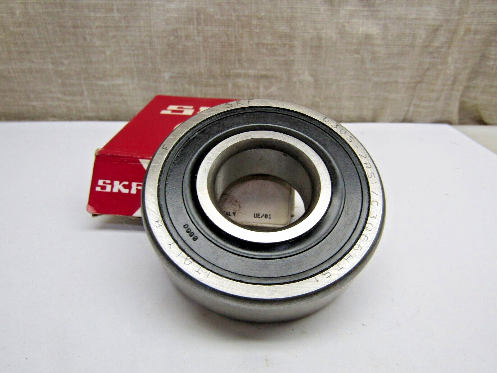SKF 6305-2RS JEM 25mm X 62mm X 17 mm Sealed Bearing