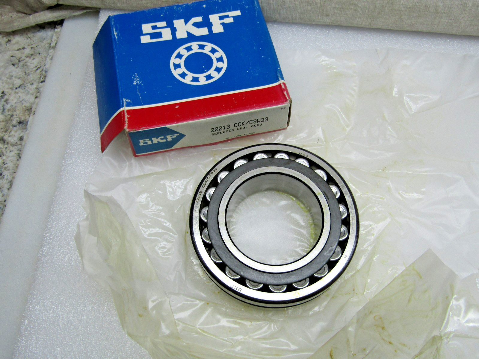 SKF 22213 CCK C3 W33 65mm X 120mm X 31mm Spherical Roller Bearing 12:1 Tapered B