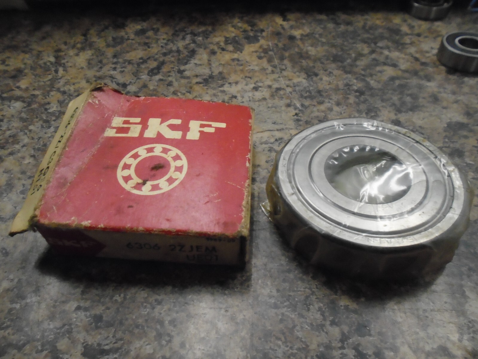 SKF 6306-2Z JEM BEARING 30X72X19 METAL SHEILD ON BOTH SIDES A744