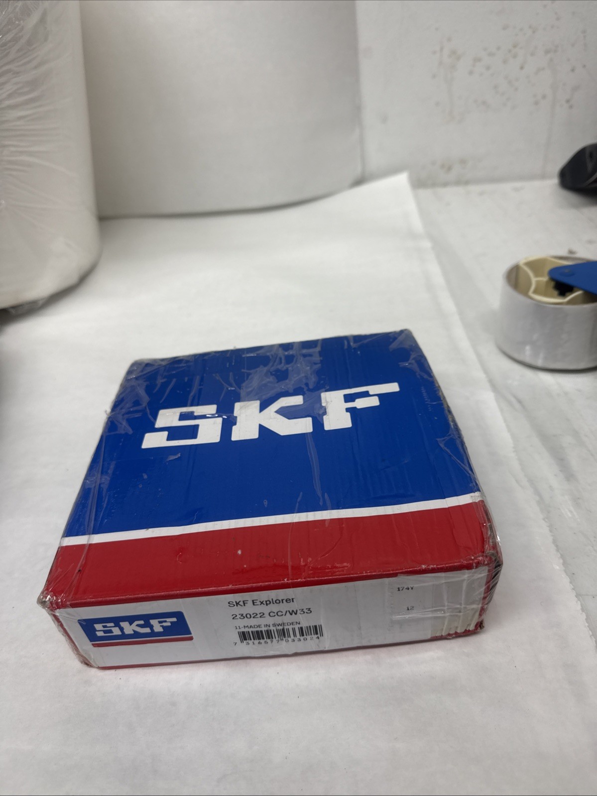 NEW SKF 23022 CC/W33 spherical roller bearings 1PCS #DC