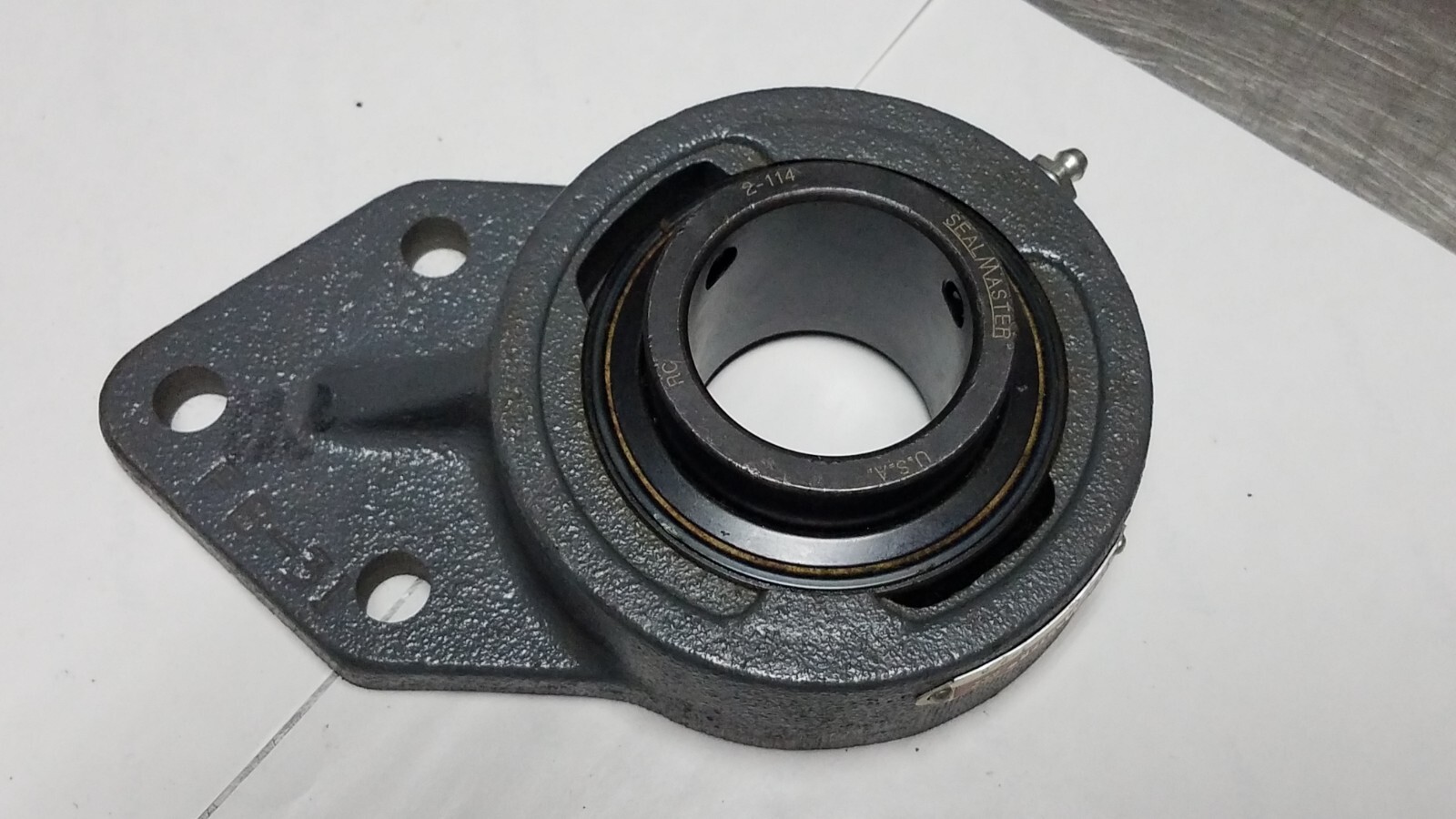 SEALMASTER FB-30 3 BOLT OFF SET FLANGE BEARING 1-7/8″ BORE CAST IRON NNB