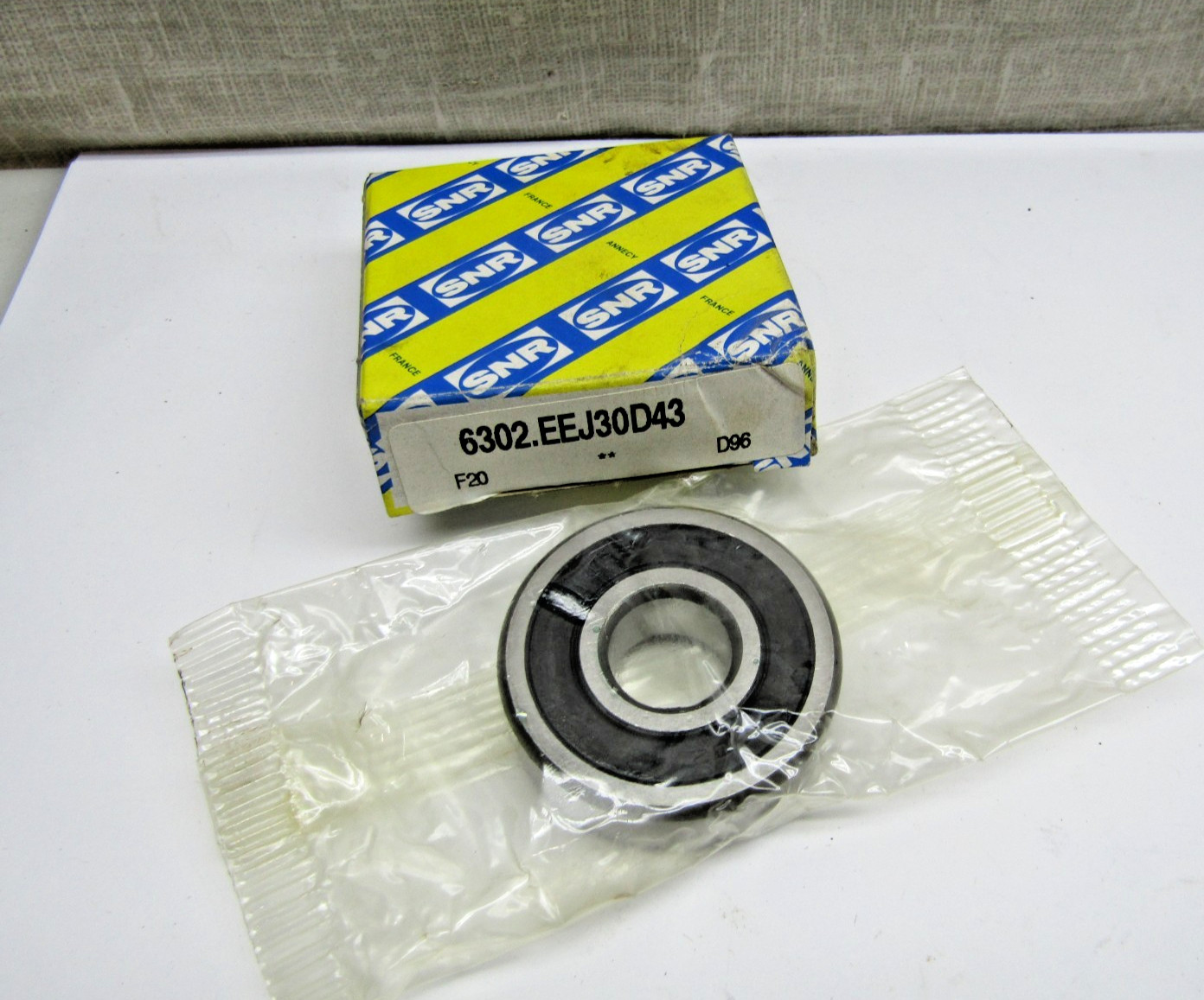 SNR 6302.EE J30 6302-2RS C3 15mm X 42mm X 13mm Sealed Bearing