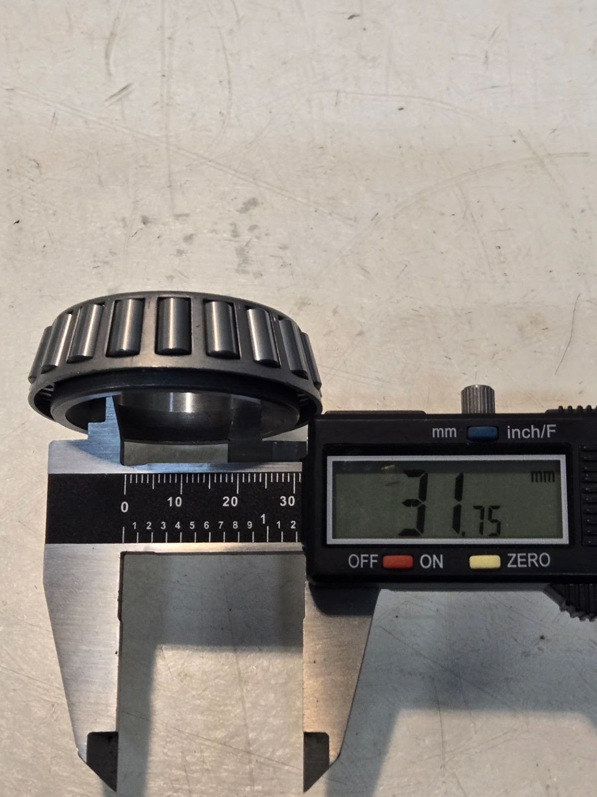 4 Quantity of Tapered Roller Bearings LM67048 LM67010 | 1-1/4″ Bore (6 Qty)