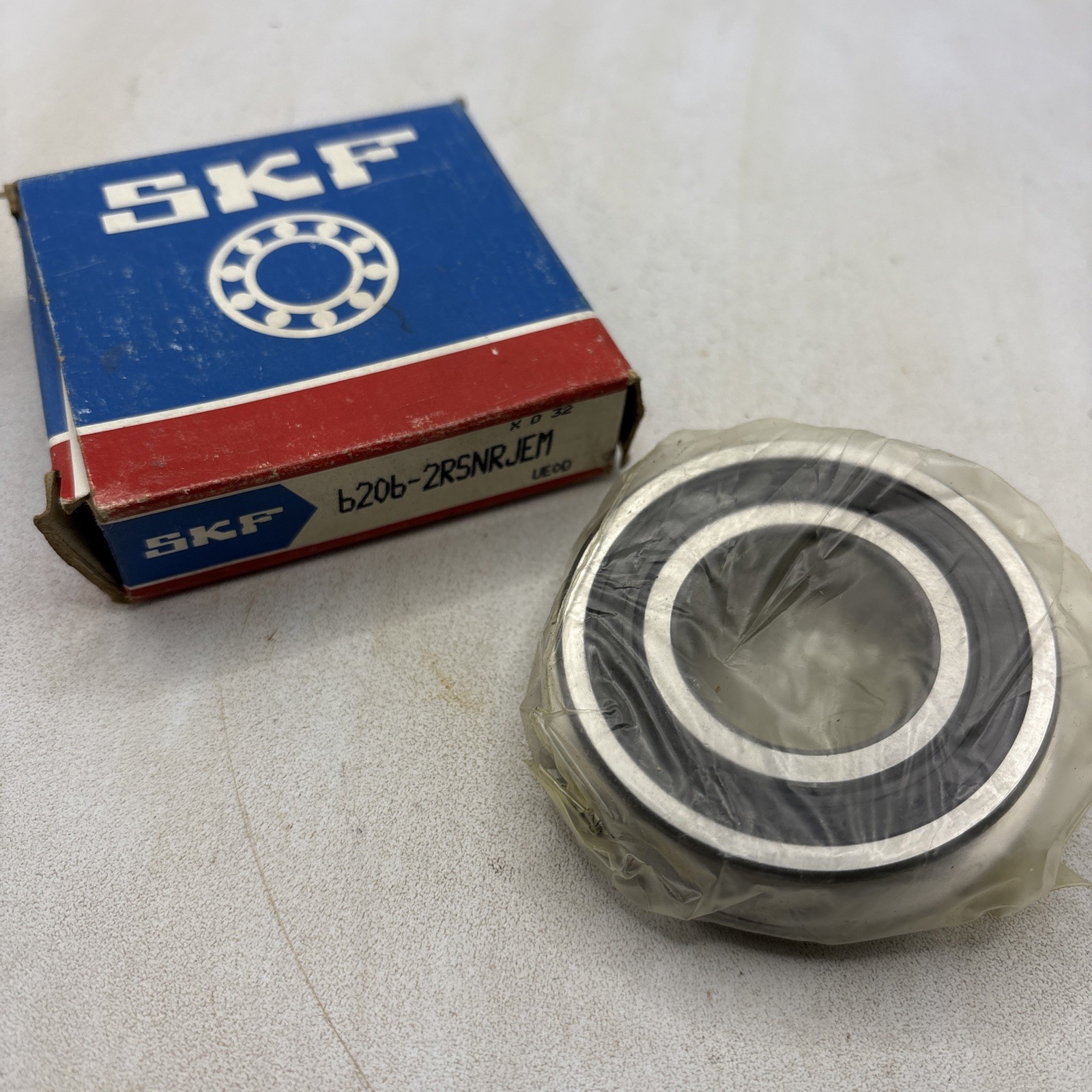 SKF 6206-2RSNRJEM Bearing