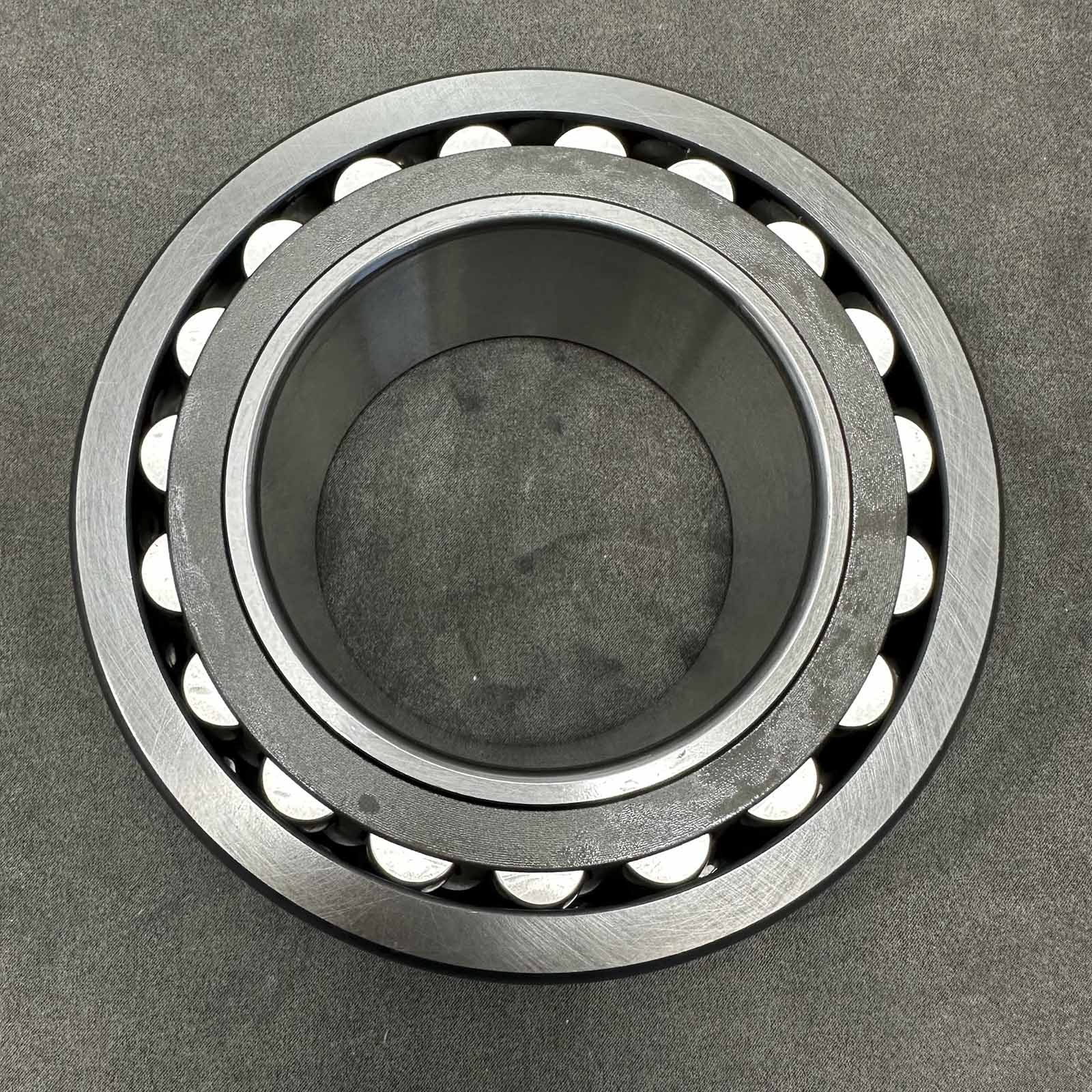 New 1× Spherical Roller Bearings for SKF 23218CCK/C3W33
