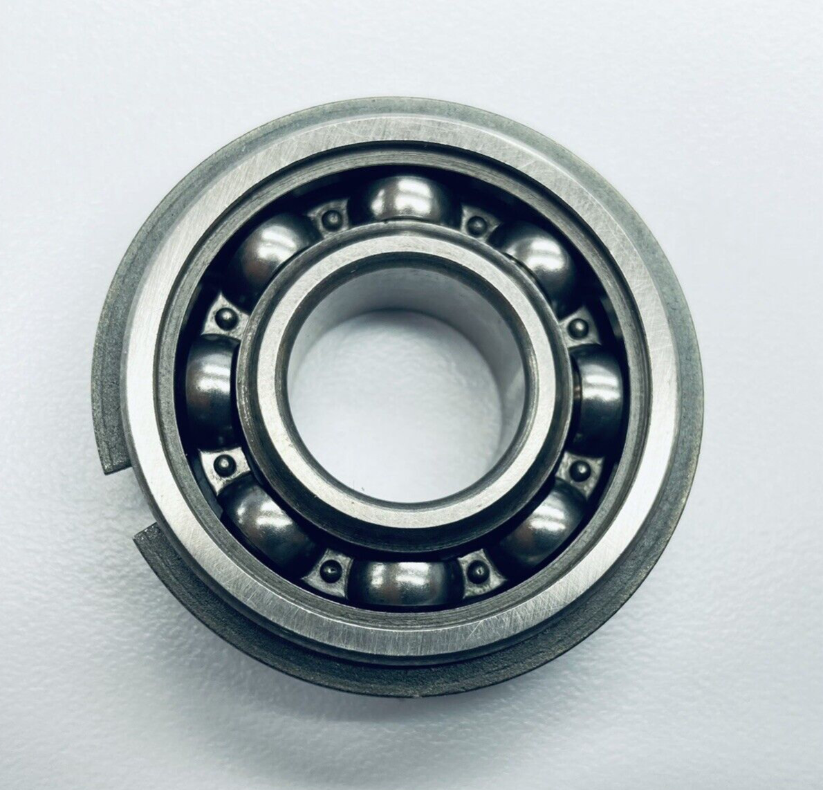 UNUSED SKF 6203 NR DEEP GROOVE BALL BEARING 17mmID 40mmOD 12mmW