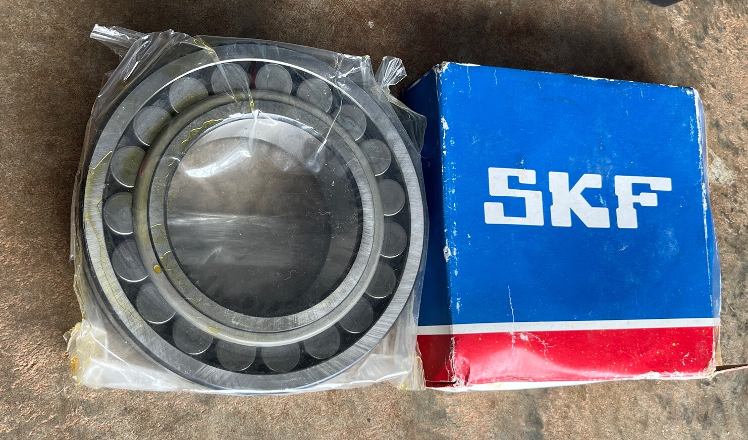 SKF 22220 E C3 SPHERICAL ROLLER BEARING 100x180x46 mm 22220EC3 NOB