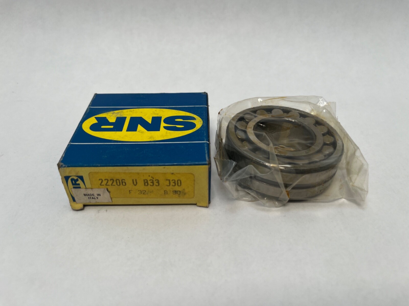 SNR 22206VB33J30 Bearing 30x62x20 mm 22206 V W33/B33 C3/J30 22206CJ 22206J Italy