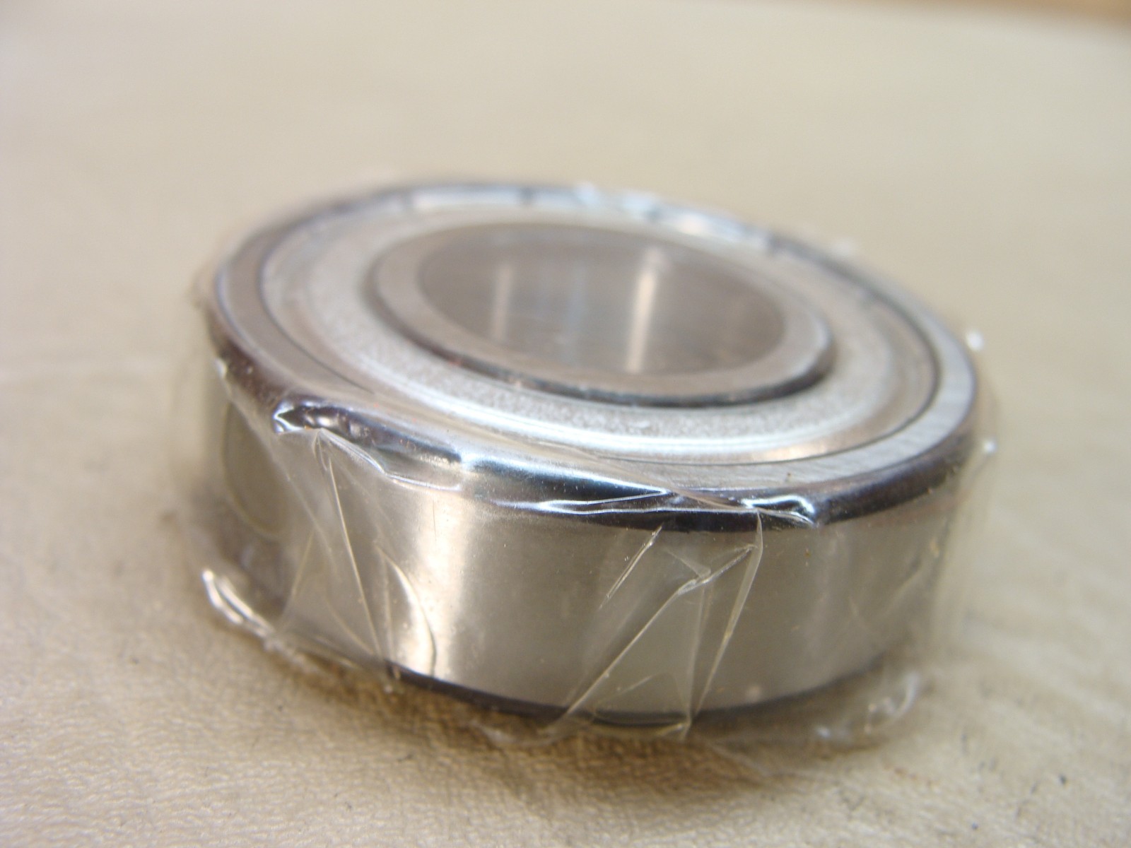 NEW lot of 3 FAG 6203.2ZR.C3 bearings