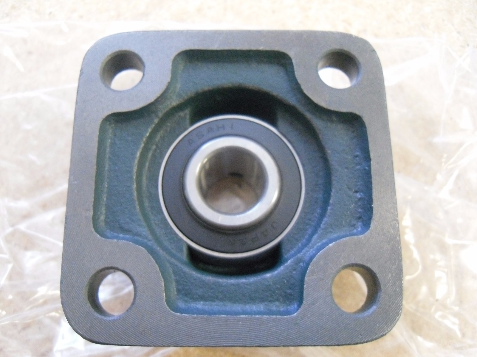 AMI UCLF202-10, Set Screw Locking Four-Bolt Flange Unit New Made In Japan