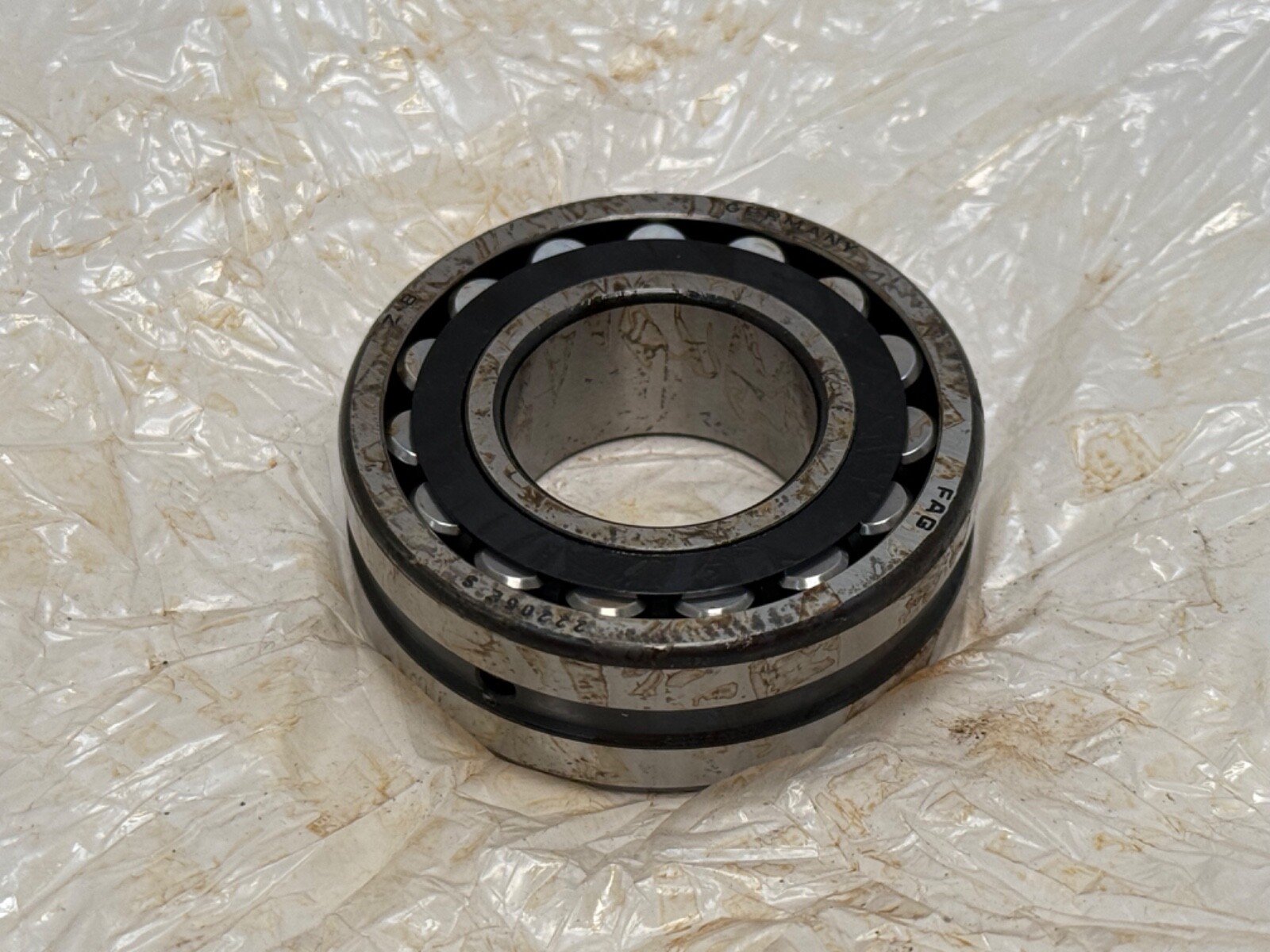 FAG 22205ESK.TVPB Bearing 22216E 22205-E-S-K-TVPB-C3-W33 25x52x18 mm
