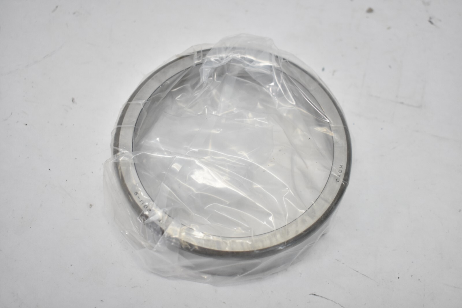 Koyo Bearing Tapered Roller Bearing Cone Riveted Steel Cage Round Bore HM212011