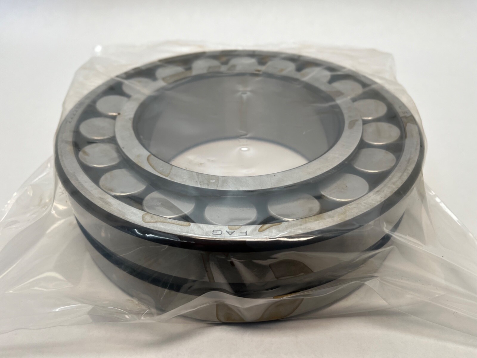 FAG 22226EAS.M.C3 Bearing 22226-EAS-M-C3-W33 22226E MB 130x230x64 mm