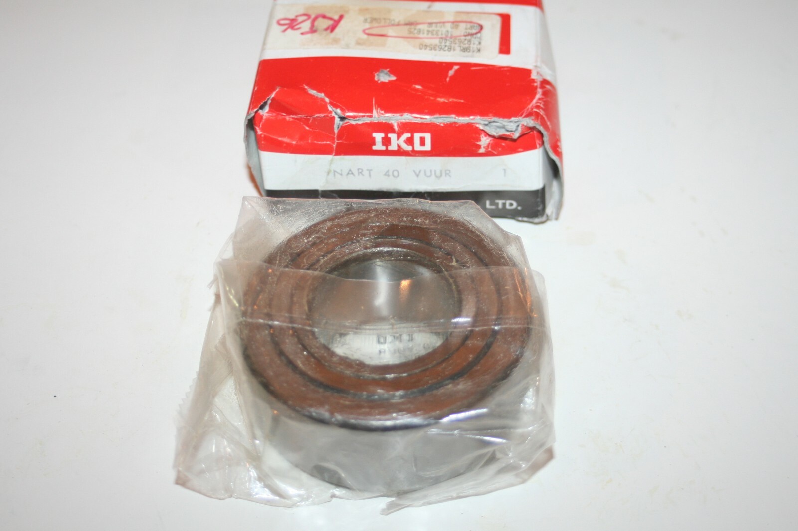 IKO Nippon Thompson NART40VUUR Metric Yoke Roller Follower * NEW *