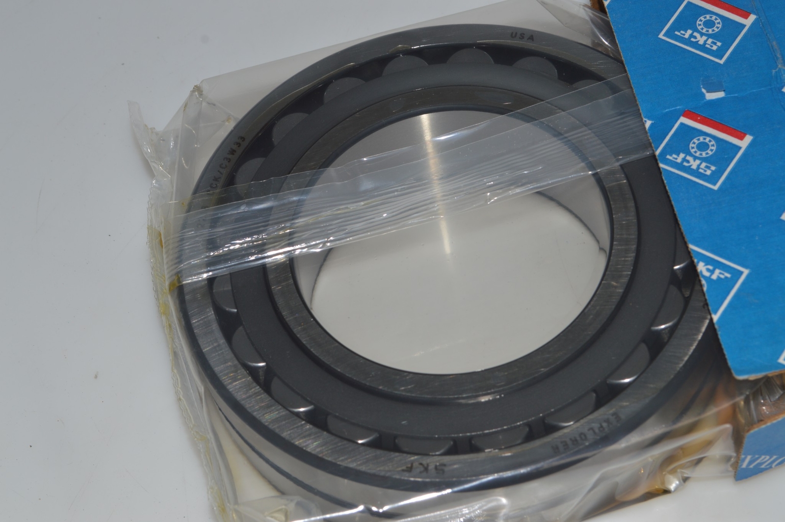 ^^SKF EXPLORER 22218 CCK/C3W33 SPHERICAL ROLLER BEARING –NEW IN BOX (LAU21)