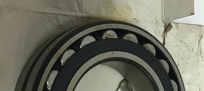 NEW SKF 22216E-TVPB Self-Aligning Roller Bearing NSN 3110-00-156-1432, I.D 80mm