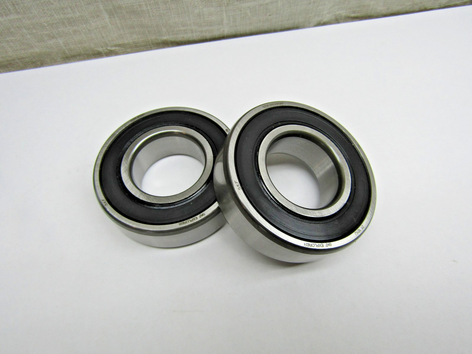 (Lot of 2) SKF 6205-2RSH 25mm x 52mm x 15mm Sealed Bearing