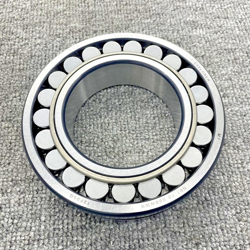 1PCS Brand New SKF 22215 E/C3 Spherical Roller Bearing 75x130x31mm Fast ship