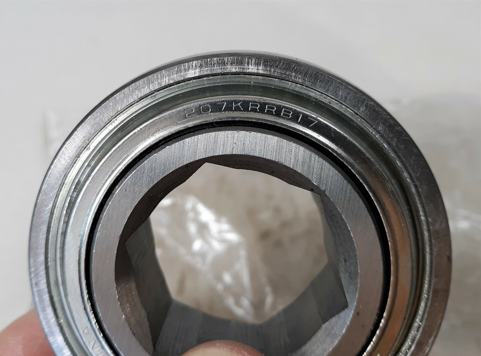 * NEW * A&L 207KRRB17 Bearing, 1-1/4″ Hex Bore, 72 mm OD, 25 mm Width