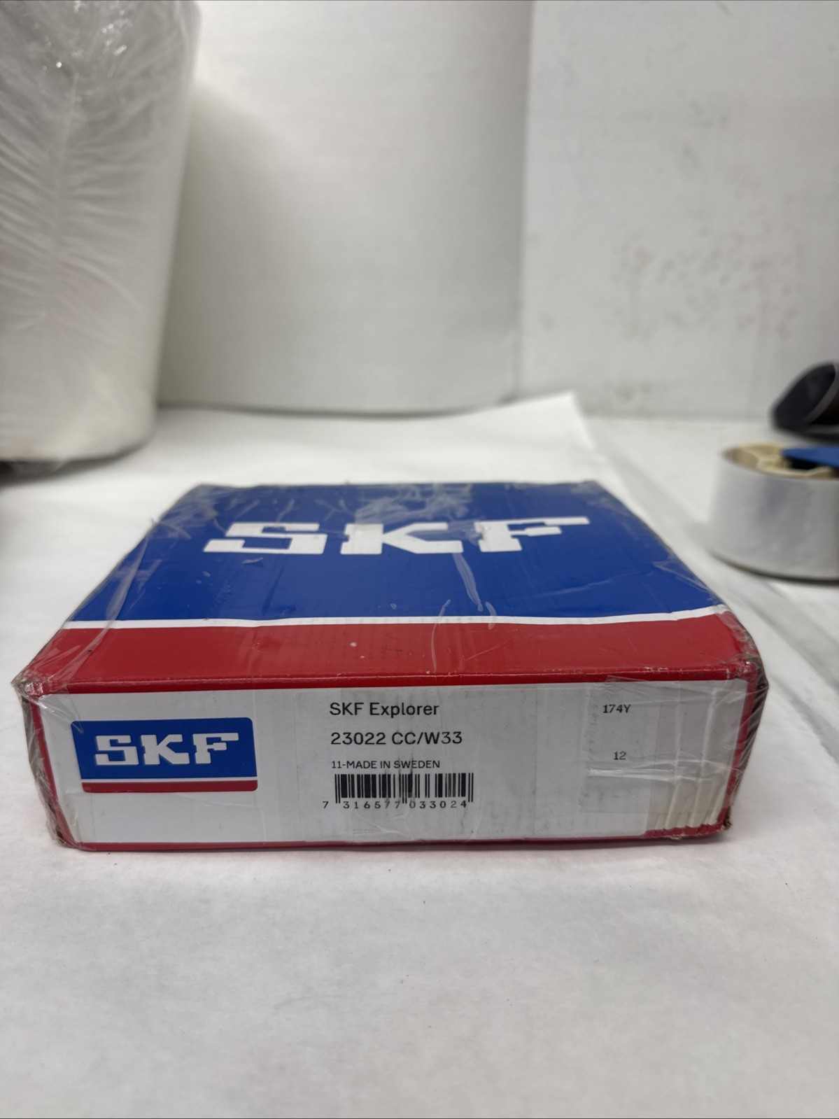 NEW SKF 23022 CC/W33 spherical roller bearings 1PCS #DC