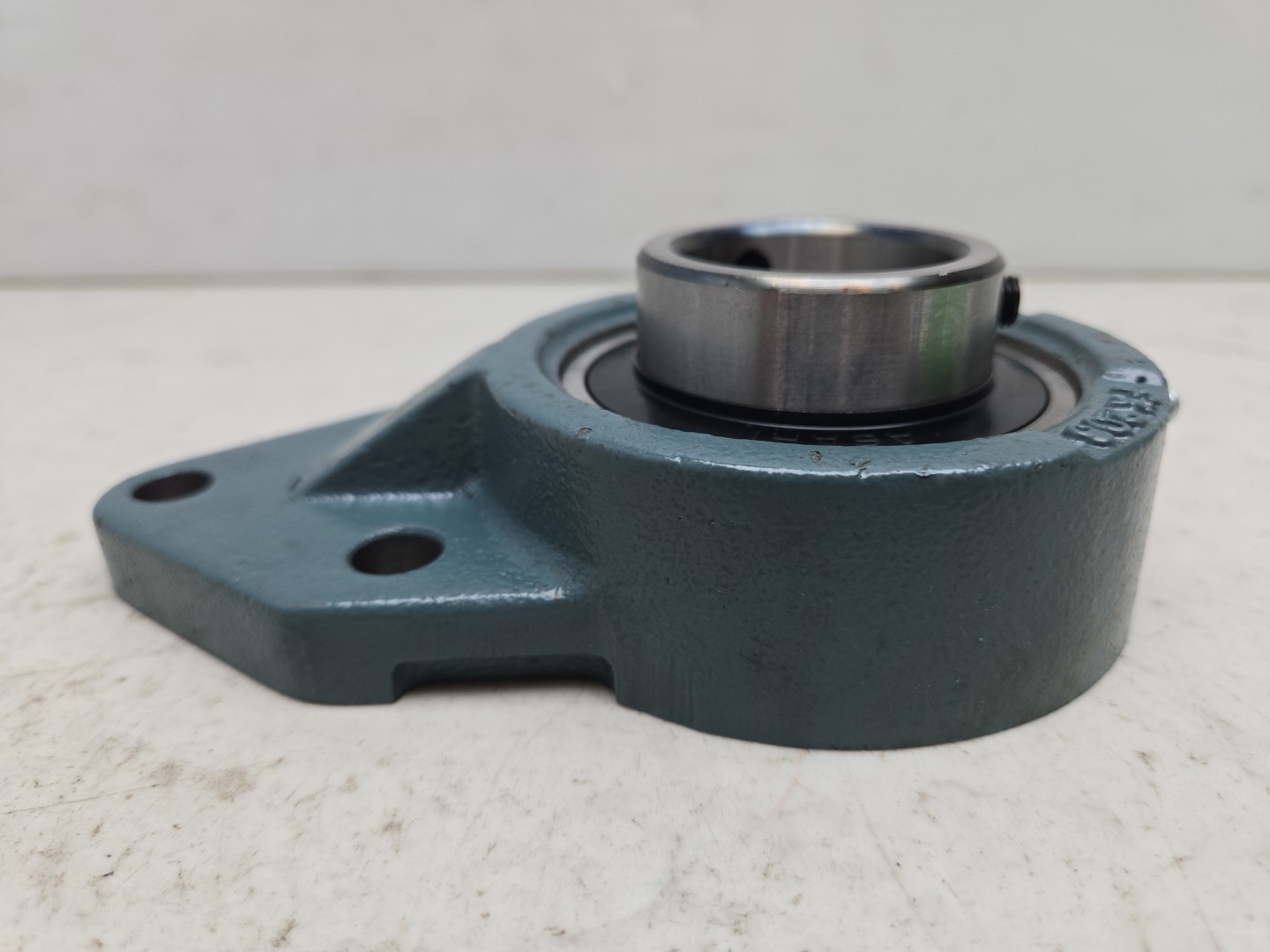 Ami Bearings UCFK208 Flange Bracket Bearing 40mm Bore 1-9/16″ 3 Bolt New