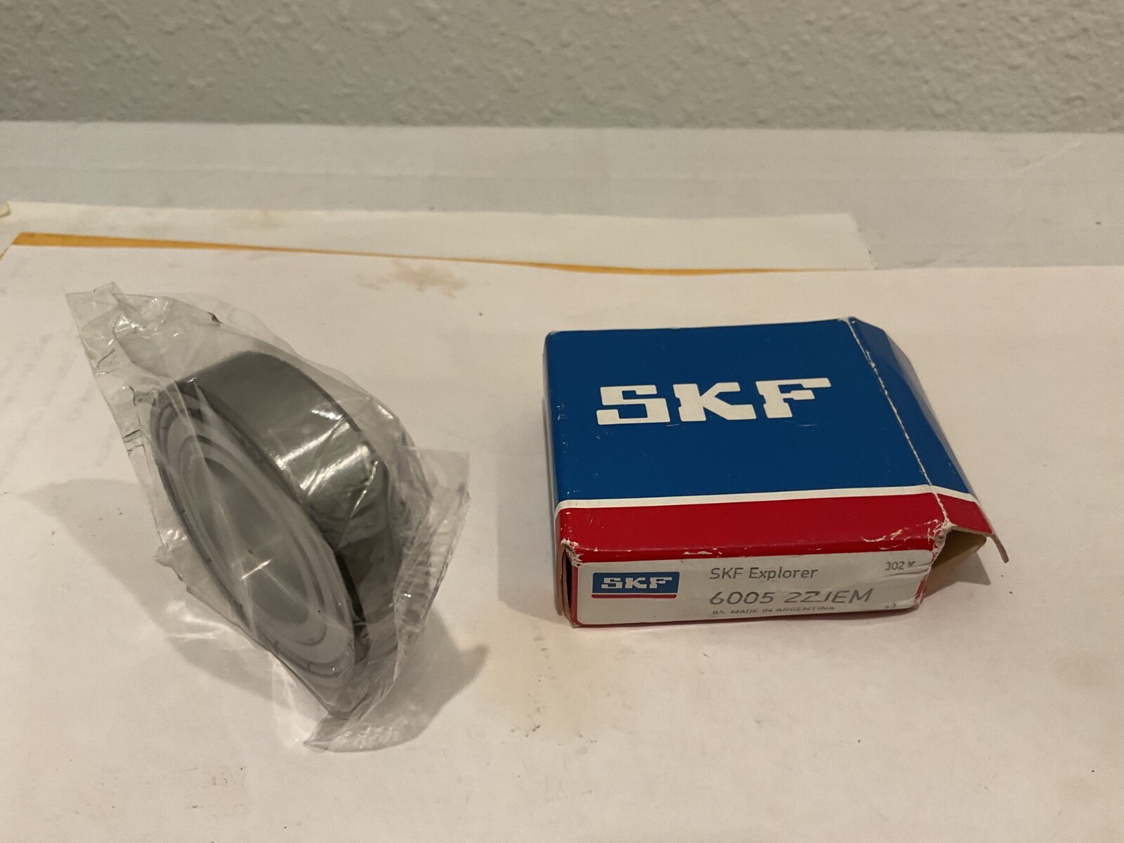 New SKF 6005 2ZJEM Deep Groove Bearing, 25mm ID, 47mm OD, 12mm Wide