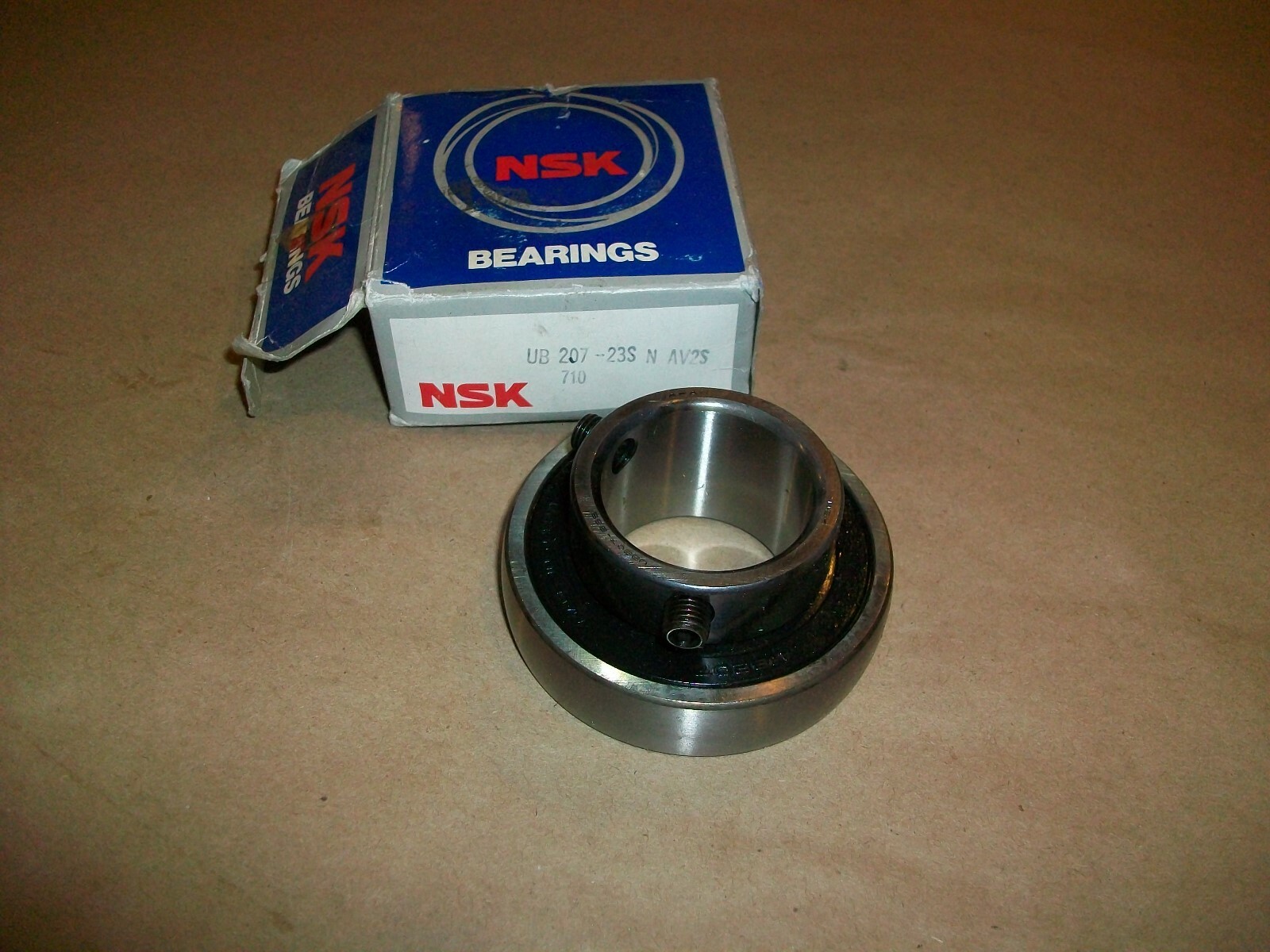 NSK Roller Bearing UB 207-23S N AV2S NEW IN BOX