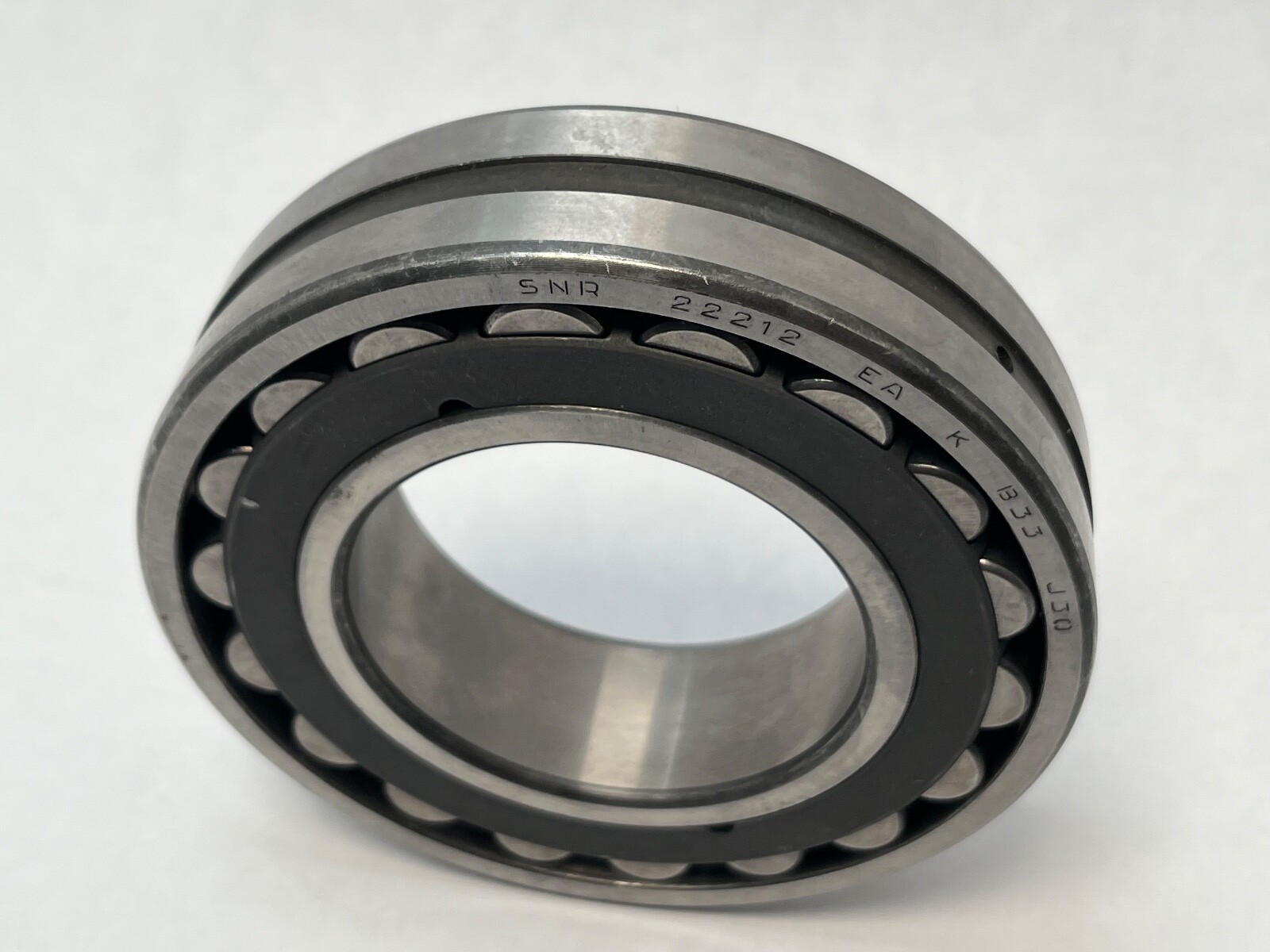 SNR 22212EAKB33J30 Bearing 60x110x28 mm 22212-E-A-K-B33-J30 22212EAKW33C3 Italy