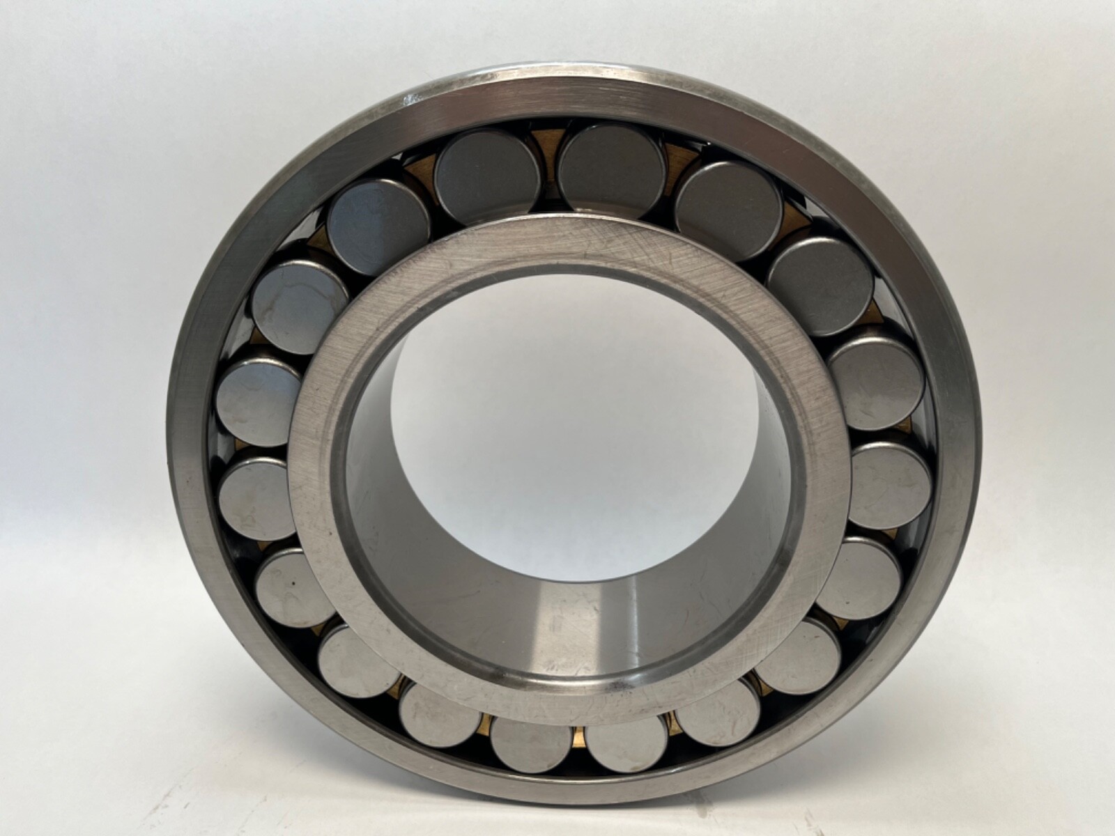 SNR 22232VF107 Spherical Bearing 160x290x80 mm 22232-V-M-C3-W33 Italy