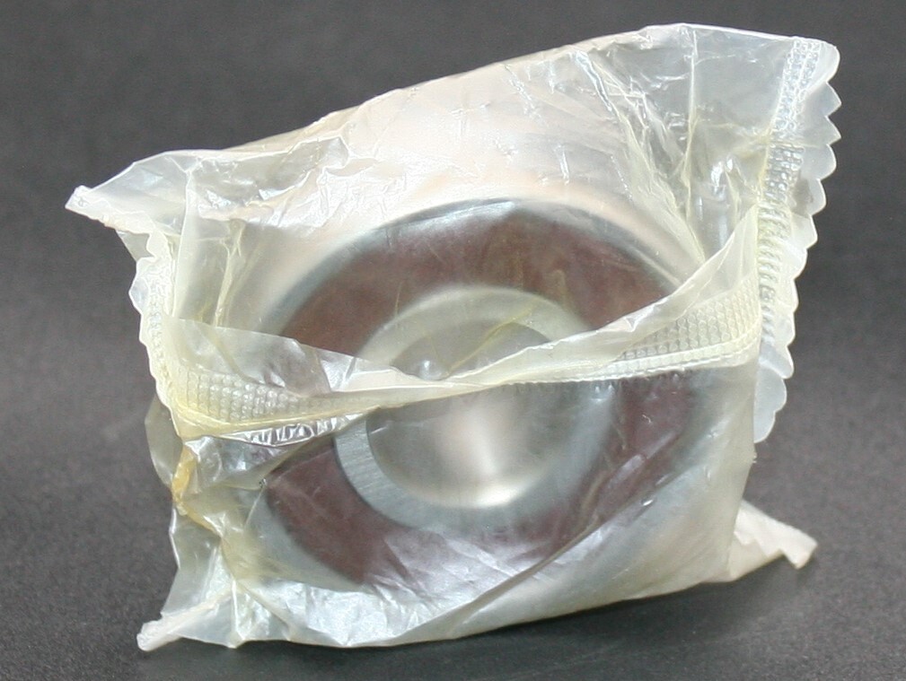 One (1) Nachi 6302 2NSE9 Deep Groove Bearing 15 MM ID 6302 Japan NEW