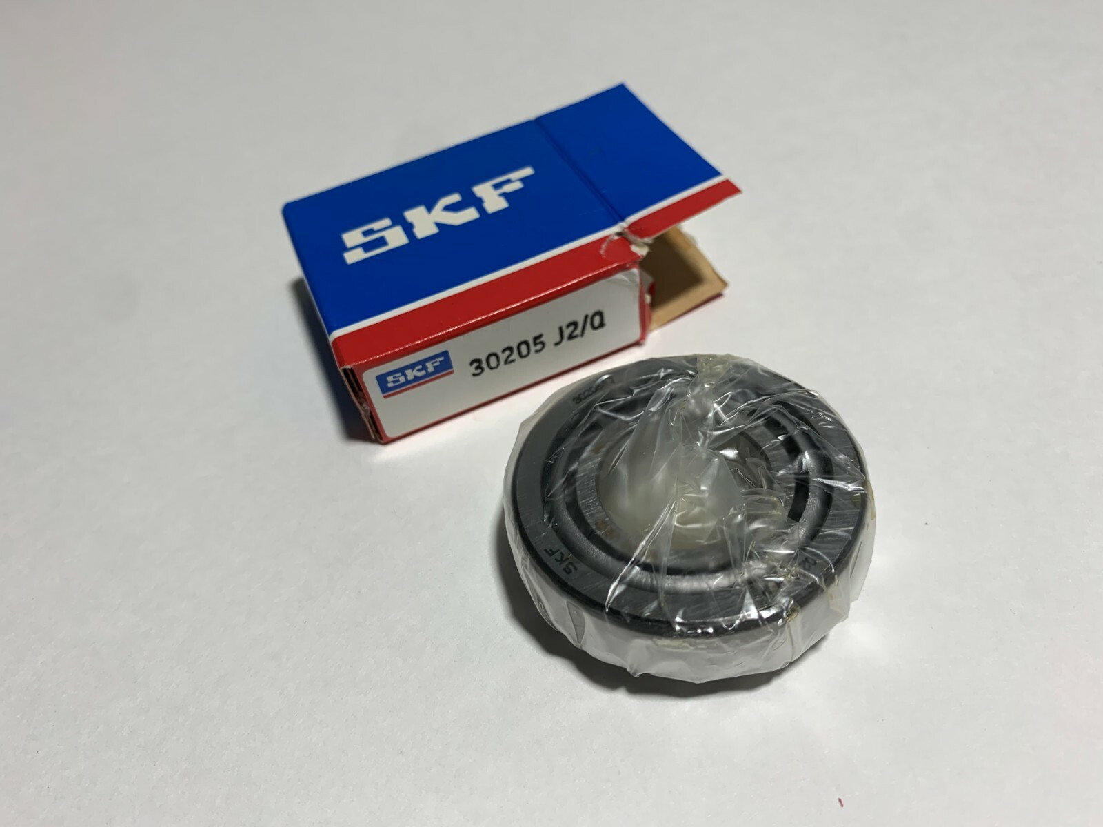 SKF 30205 J2/Q Roller Bearing Metric Tapered NEW!