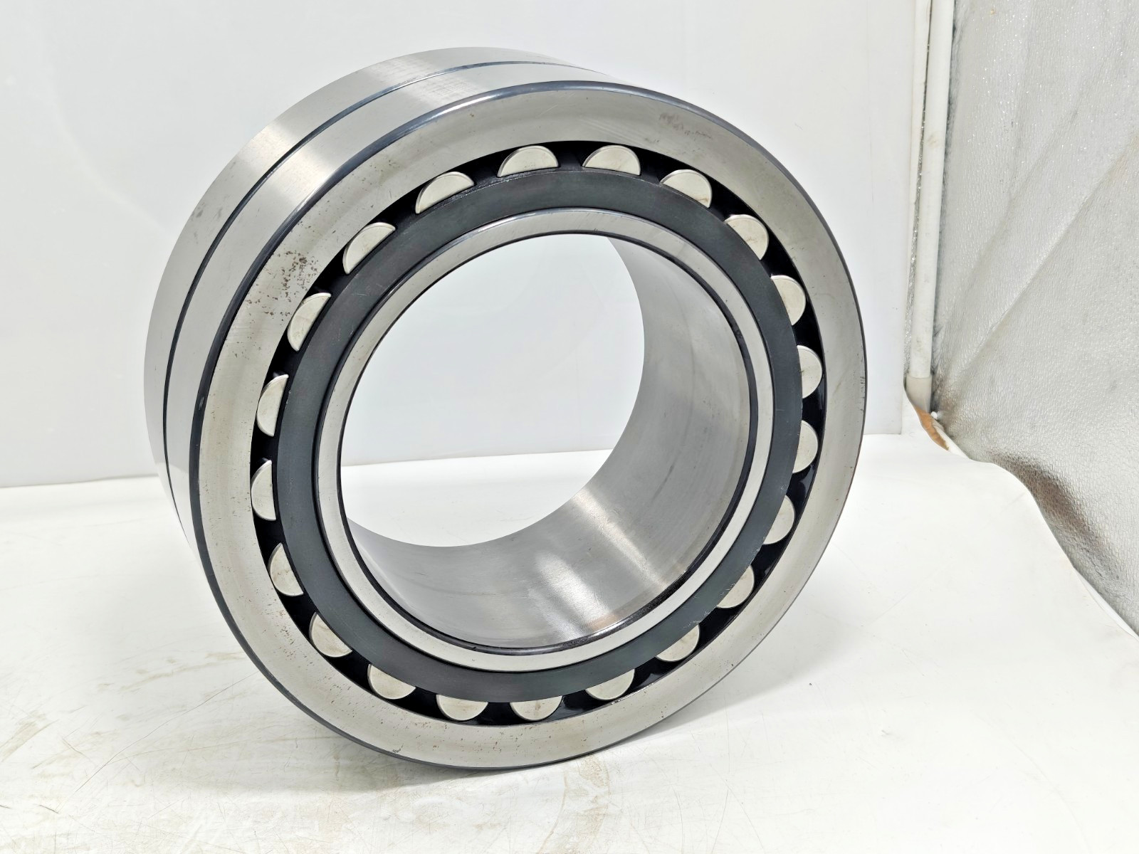 24134 CC/W33 SKF Spherical Roller Bearing SKF Explorer 24134CC W33 170x280x109mm