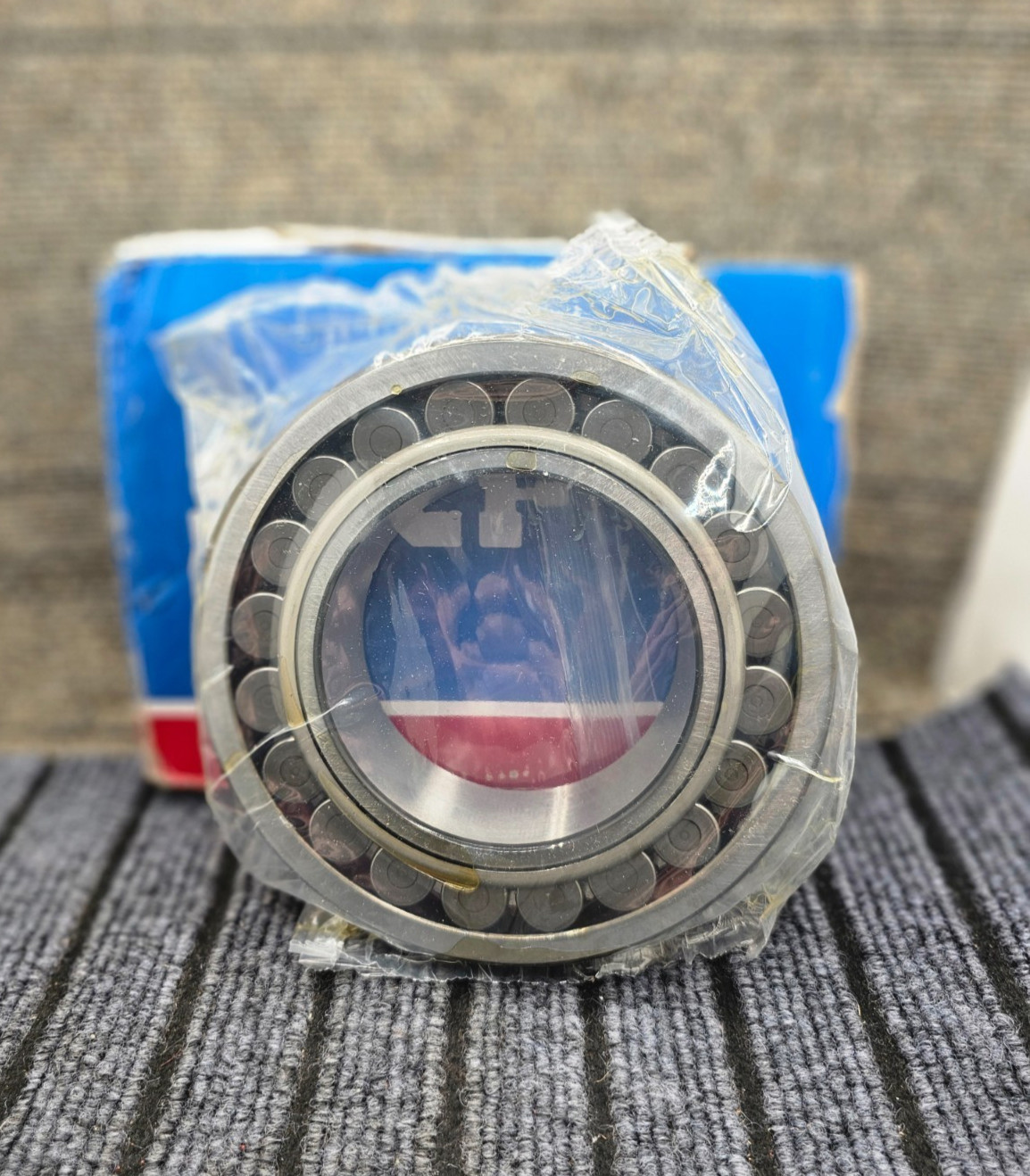 SKF 22218 EK/C3 Double-Row Spherical Roller Bearing 3-1/2″ Bore x 6-1/4″ OD