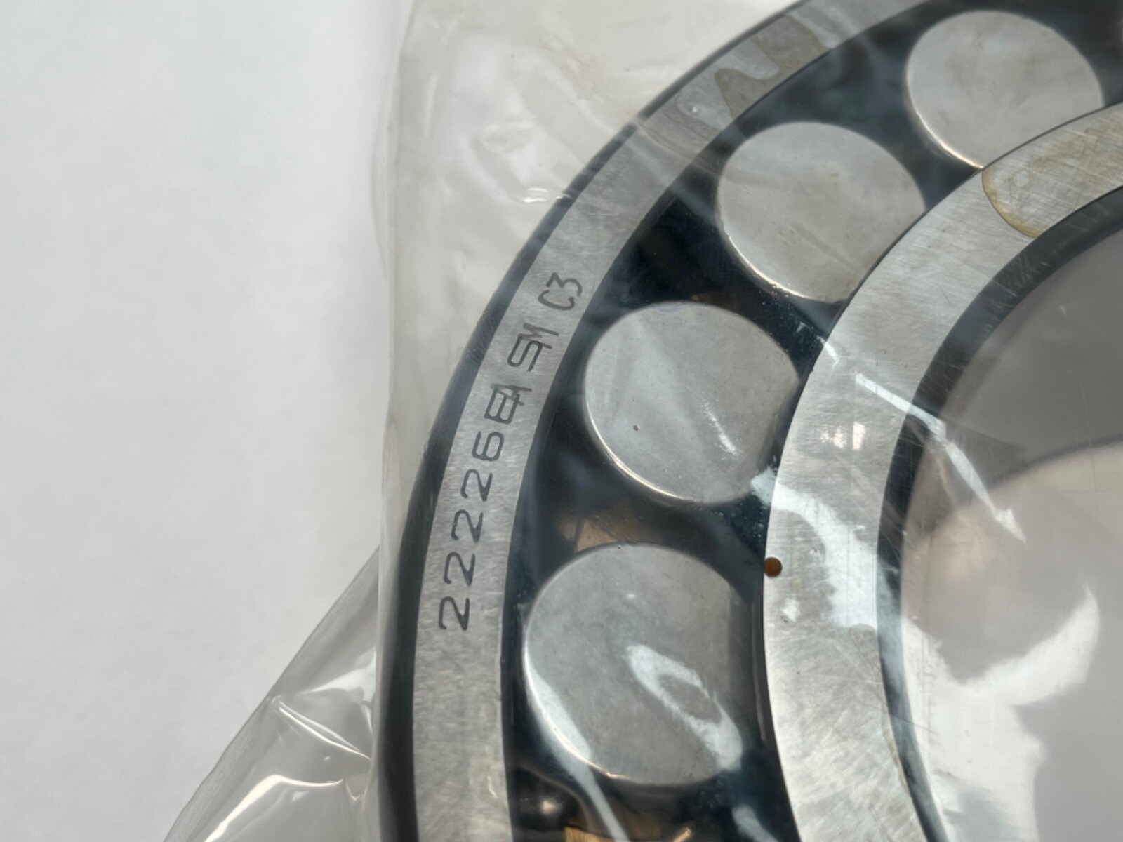FAG 22226EAS.M.C3 Bearing 22226-EAS-M-C3-W33 22226E MB 130x230x64 mm