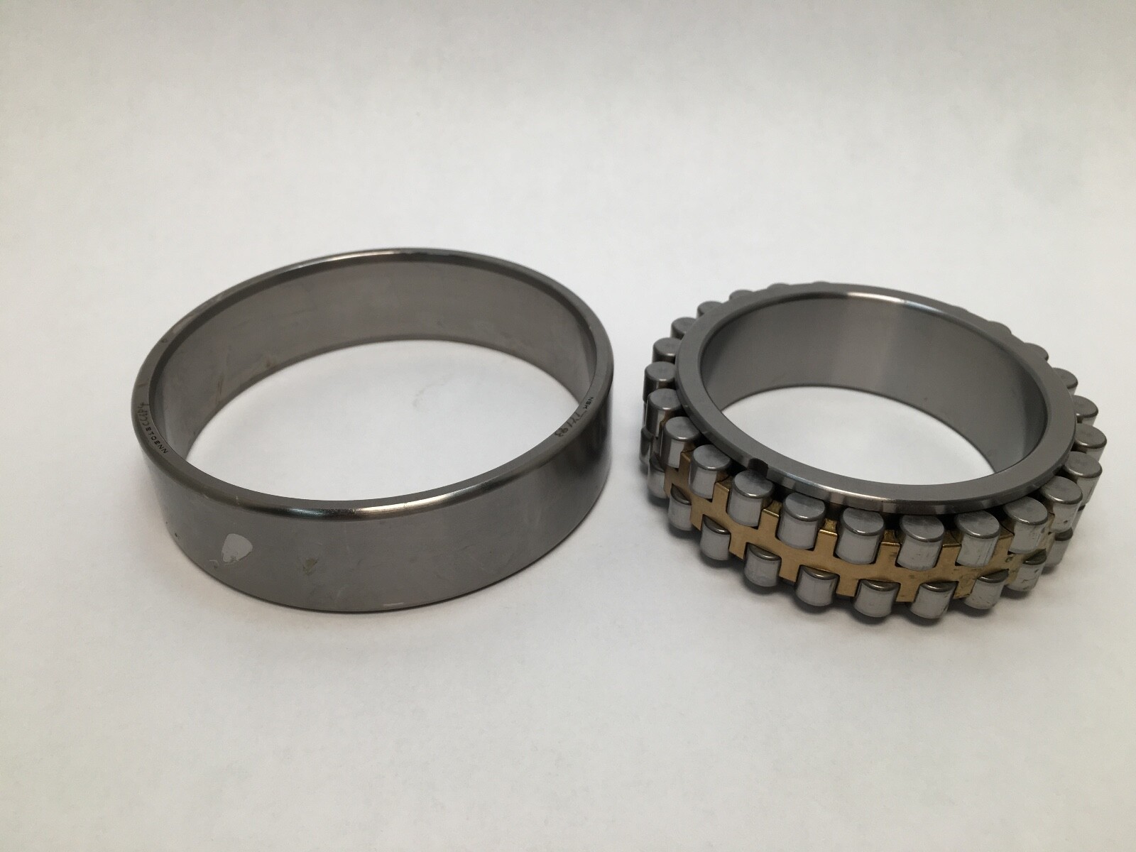 NSK NN3015KCC1P4 Cylindrical Bearing 75x115x30 mm NN-3015-K-CC1-P4 ABEC7 Japan
