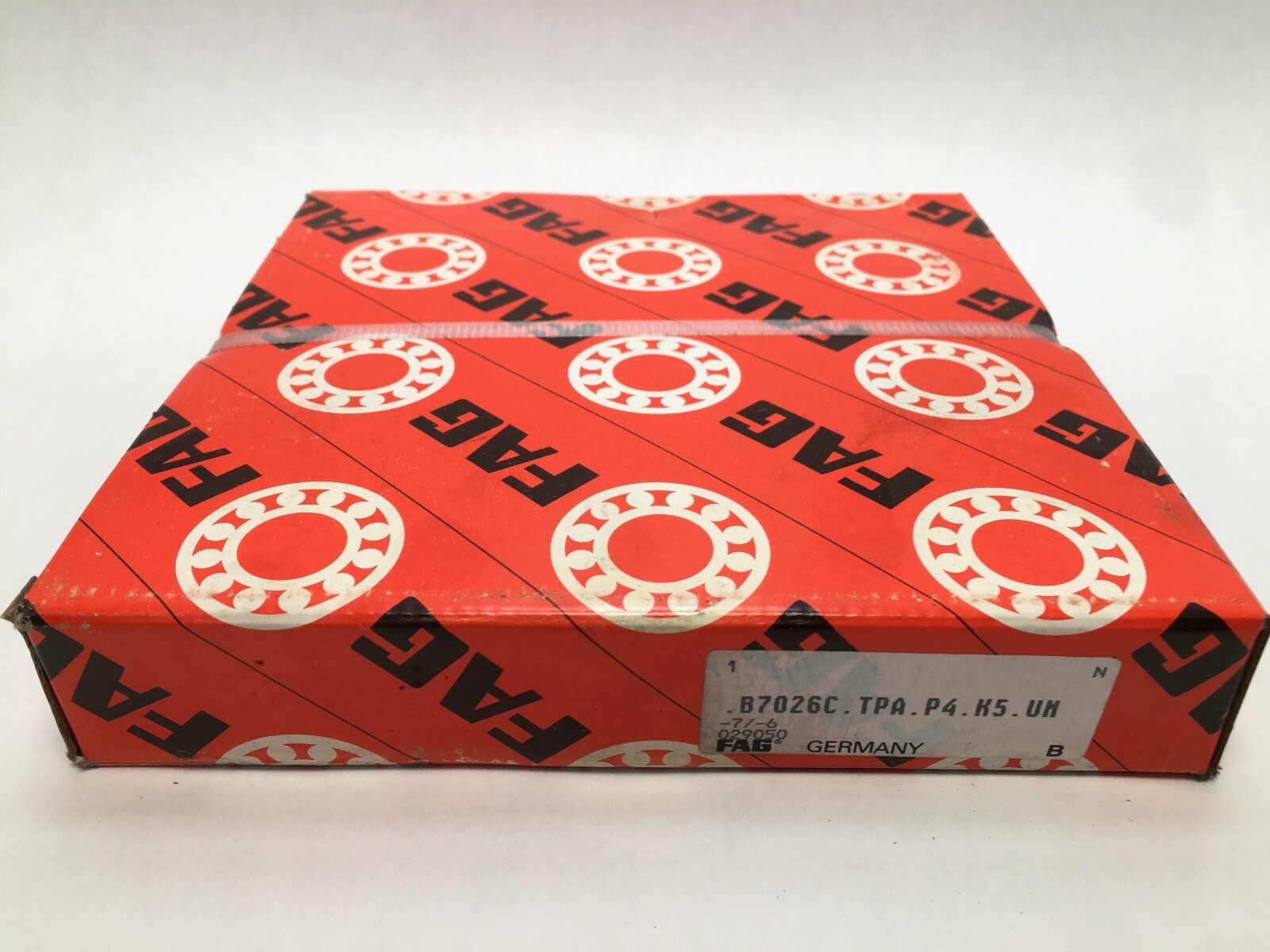 FAG B7026C.TPA.P4S.UM Angular Bearing 130x200x33 mm B7026CTPAP4K5UM 7026 7026C