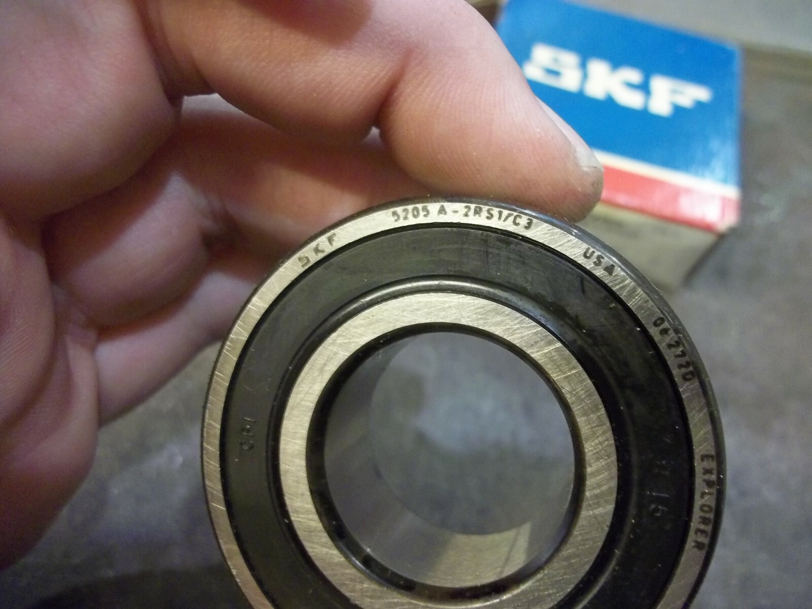 NIB SKF 5205 A-2RS1-C3 BALL BEARING (BIN117)