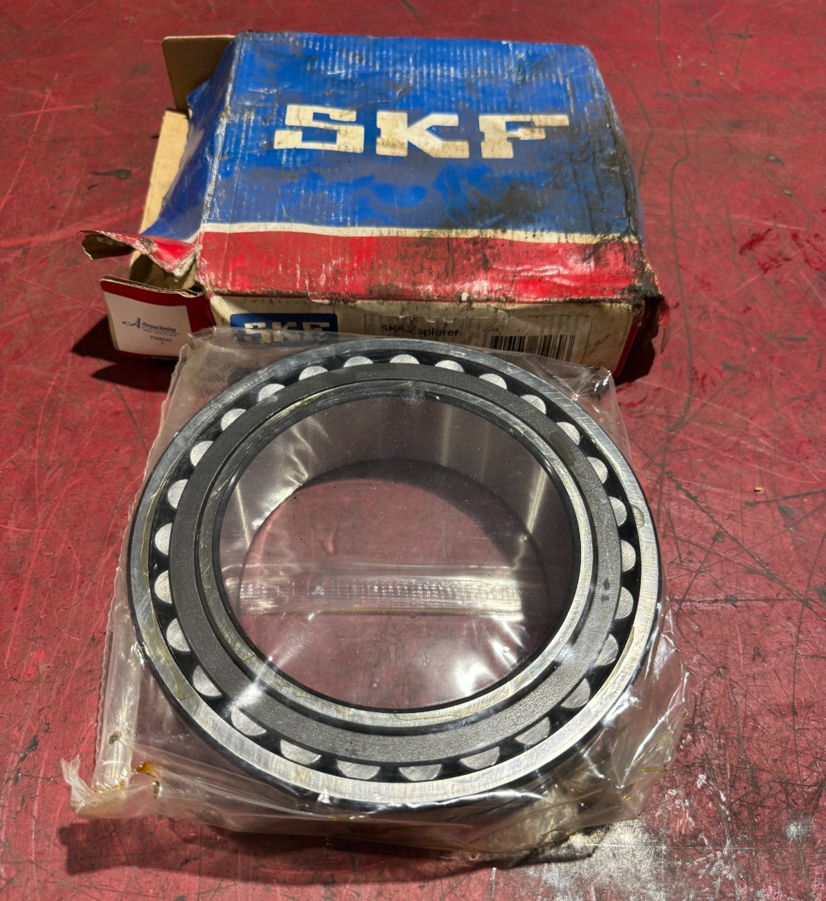 NEW IN BOX SKF 23024CCW33 SPHERICAL ROLLER BEARING 23024 CC/W33