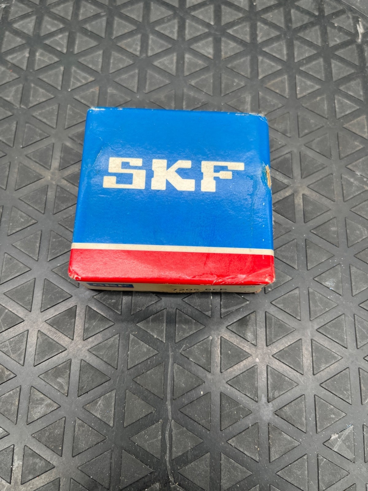 SKF 7205 BEP Single Row Angular Contact Ball Bearing NEW