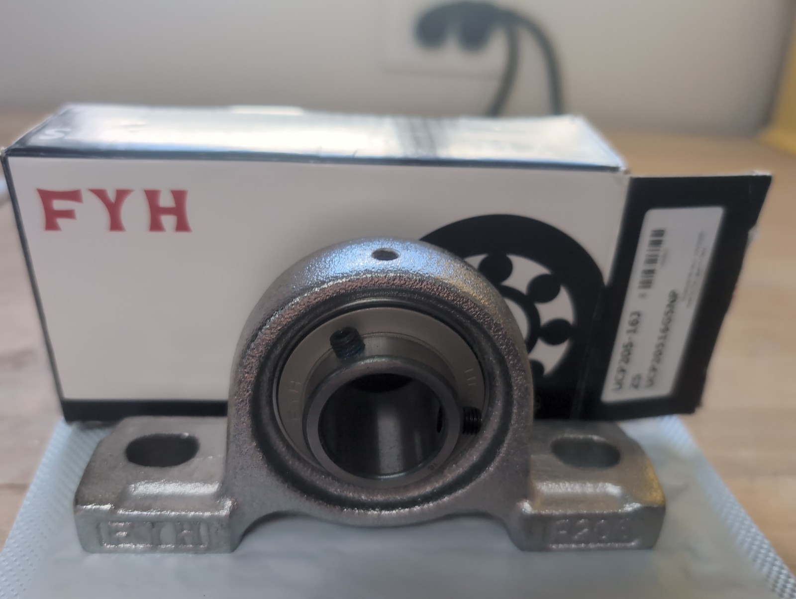 FYH UCP20516G5NP Pillow Block Bearing; 2-Bolt; 1″ ID